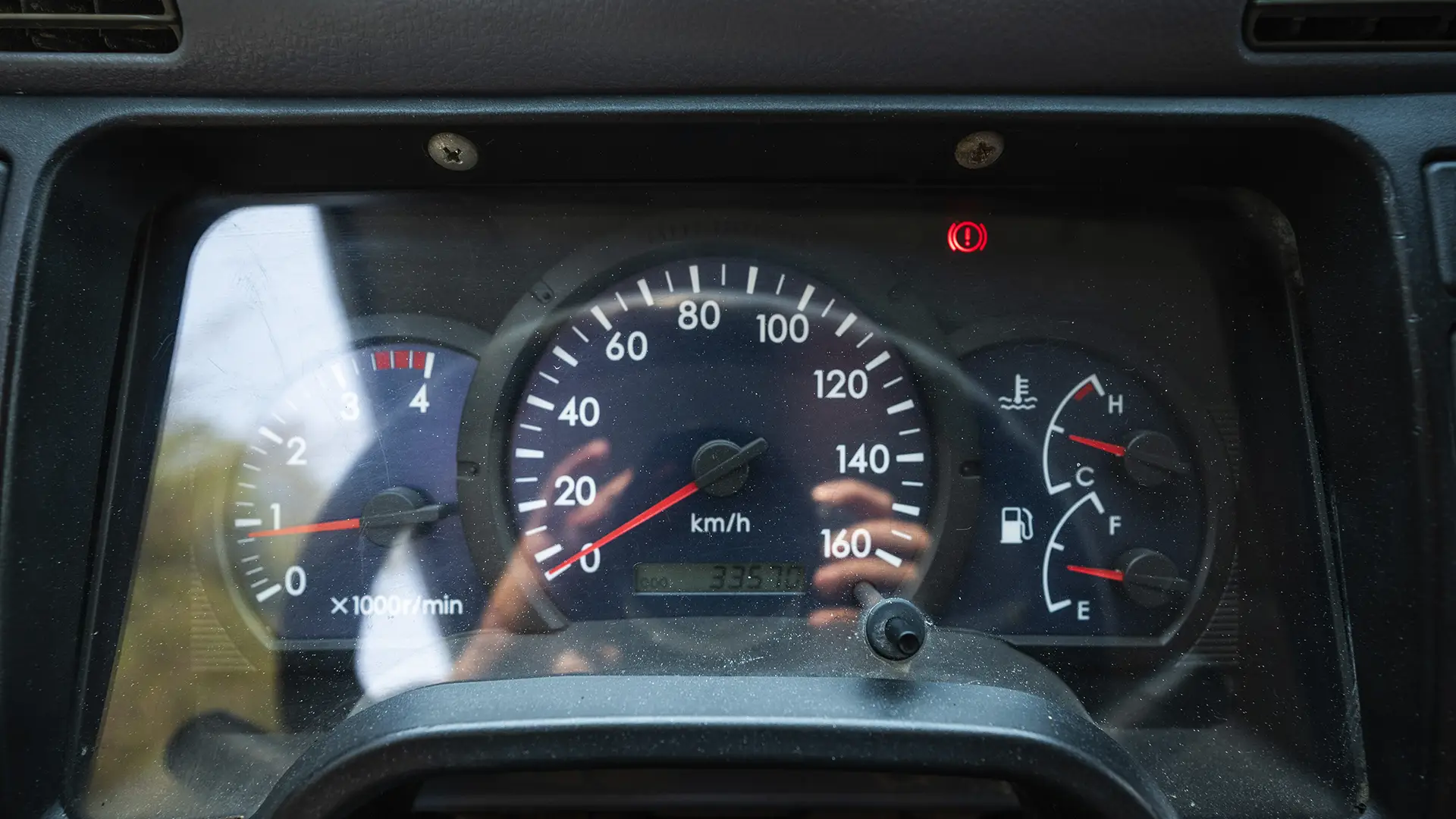 Used 2016 Mitsubishi Canter Double Cabin Cargo Body in White – Odometer / Mileage Reading View for Sale at First Choice Cars Dubai Sharjah