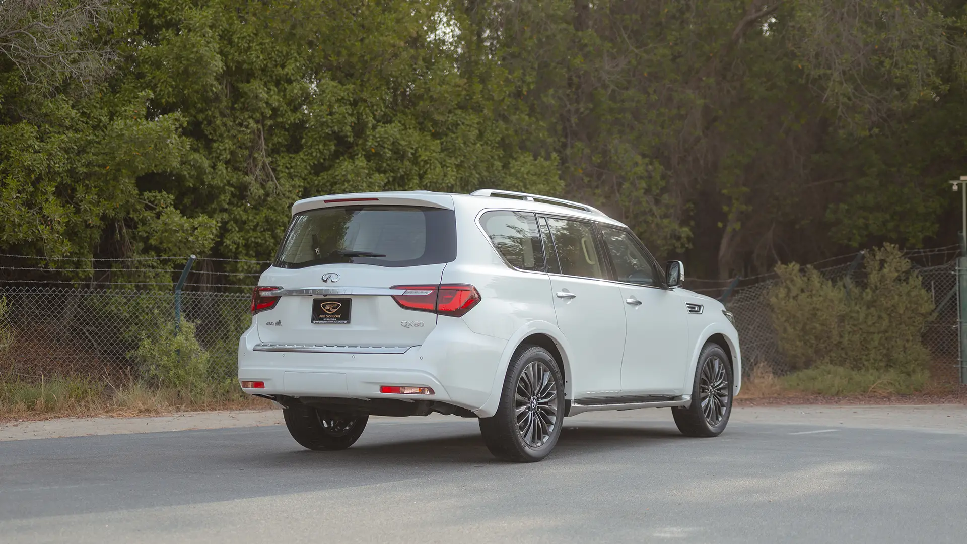 Used 2024 Infiniti QX80 Sensory in White – Right Back Diagonal (45°) View for Sale at First Choice Cars Dubai Sharjah