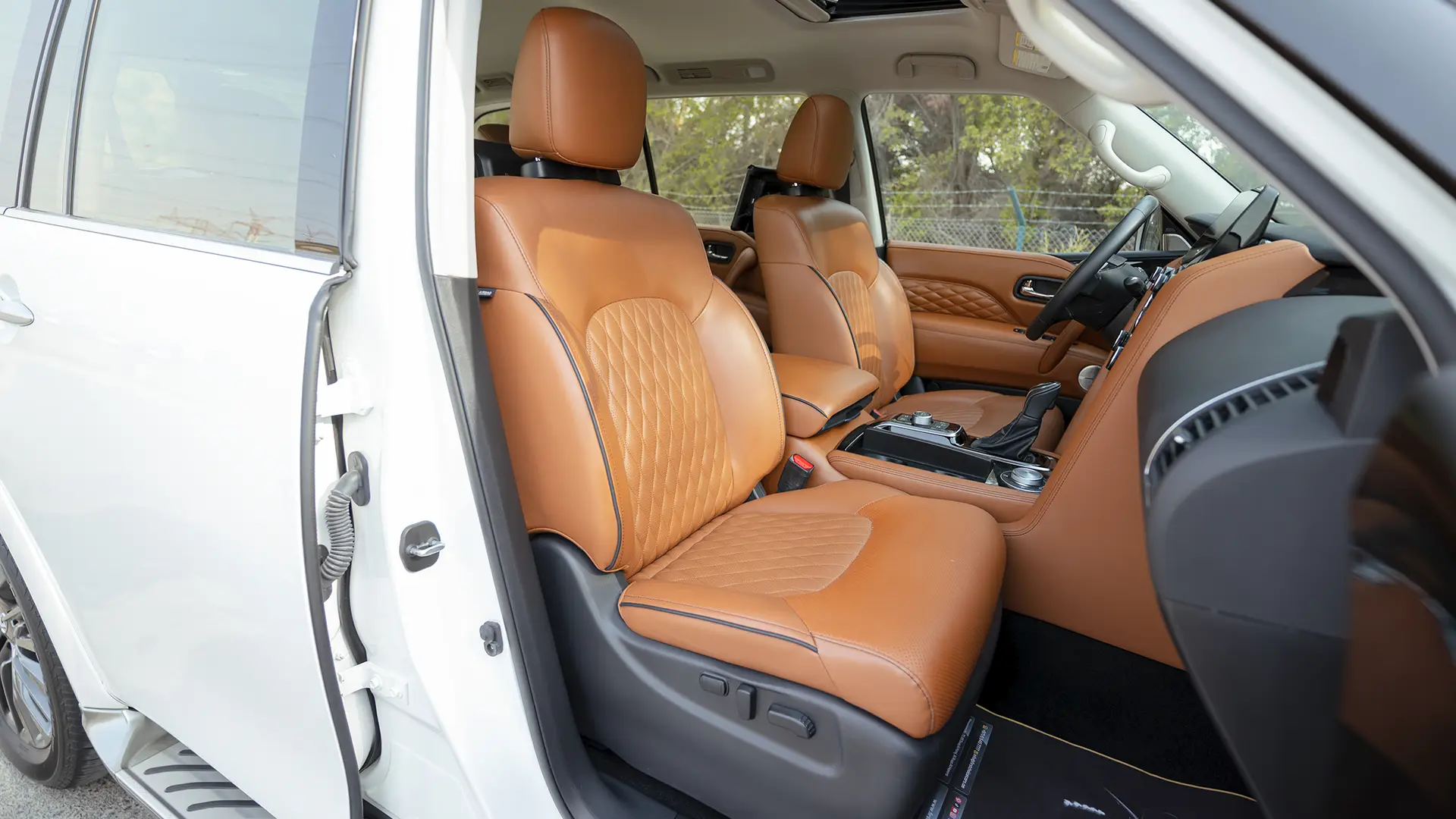Used 2024 Infiniti QX80 Sensory in White – Front Passenger Side Cabin View for Sale at First Choice Cars Dubai Sharjah