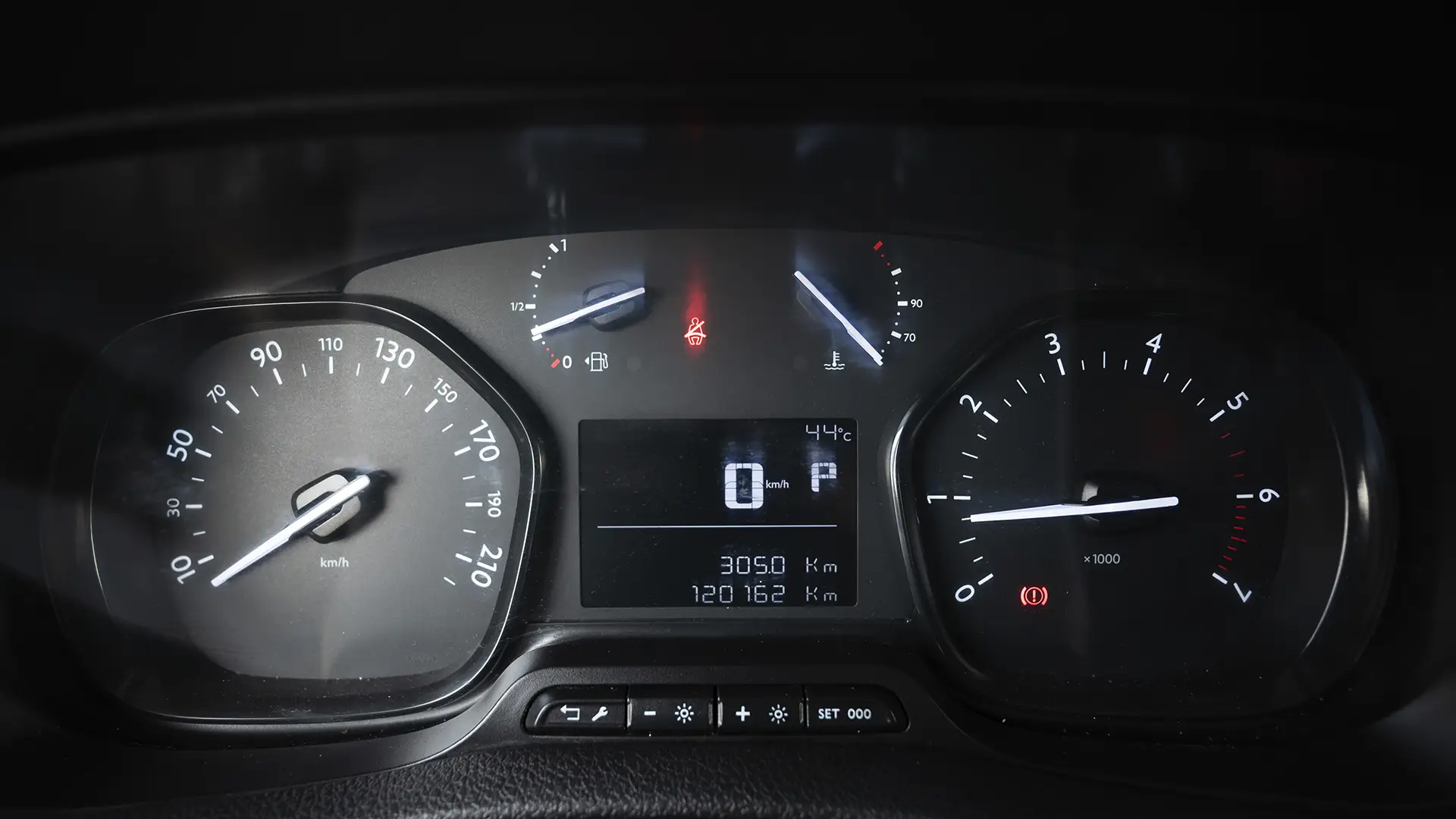Used 2021 Peugeot Expert L3 in White – Odometer / Mileage Reading View for Sale at First Choice Cars Dubai Sharjah