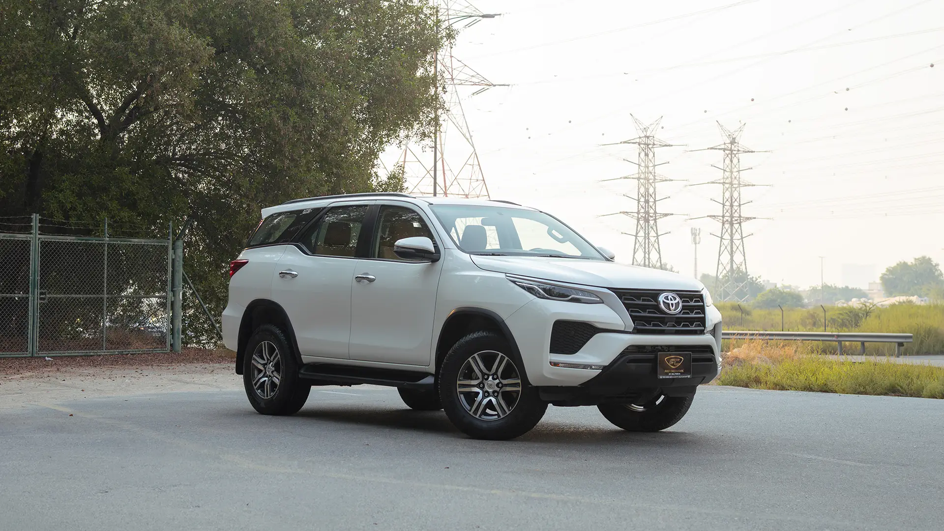 Used 2021 Toyota Fortuner EXR in White – Right Front Diagonal (45°) View for Sale at First Choice Cars Dubai Sharjah