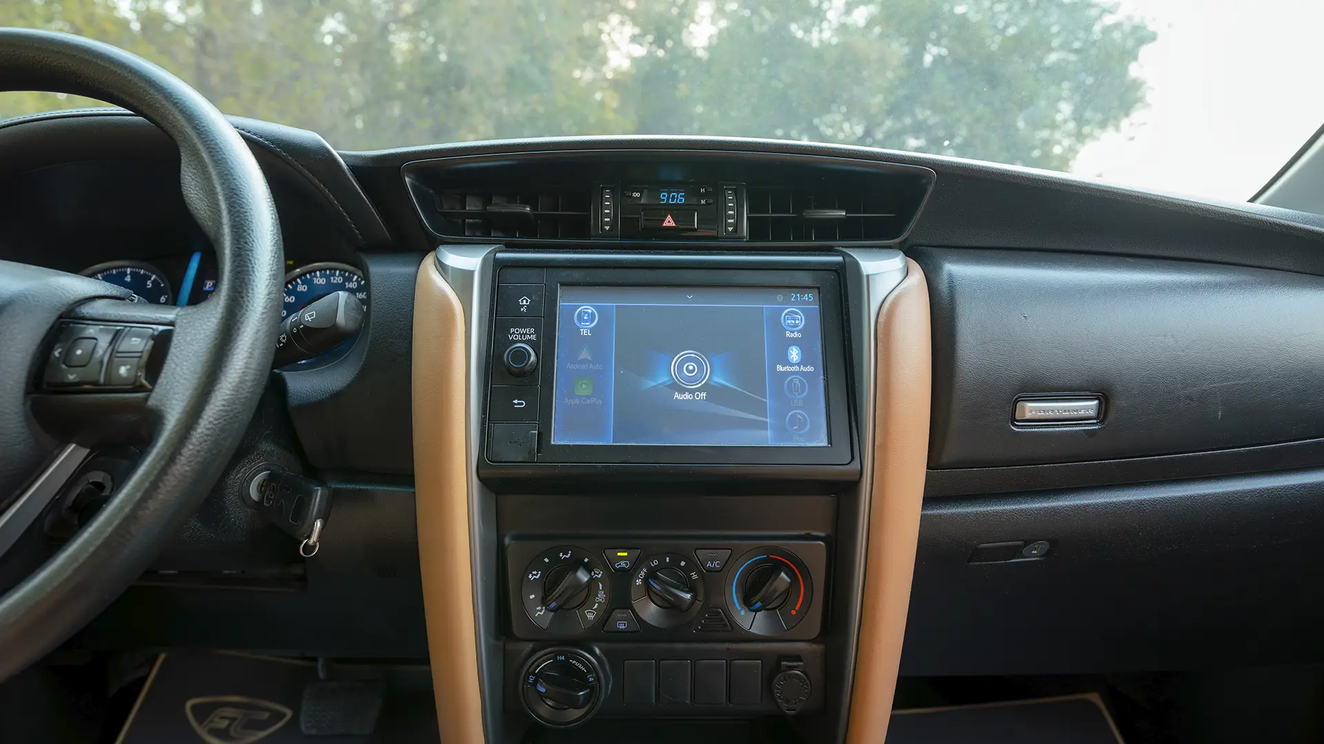 Used 2021 Toyota Fortuner EXR in White – Infotainment / Touchscreen System for Sale at First Choice Cars Dubai Sharjah
