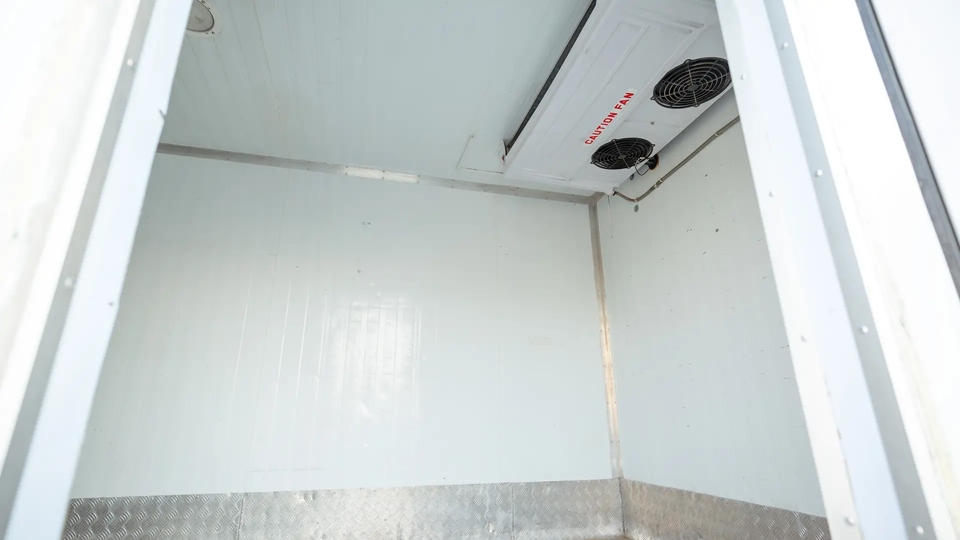 Used 2022 Mitsubishi Canter Chiller Box in White – Chiller Box Right Side Interior View for Sale at First Choice Cars Dubai Sharjah
