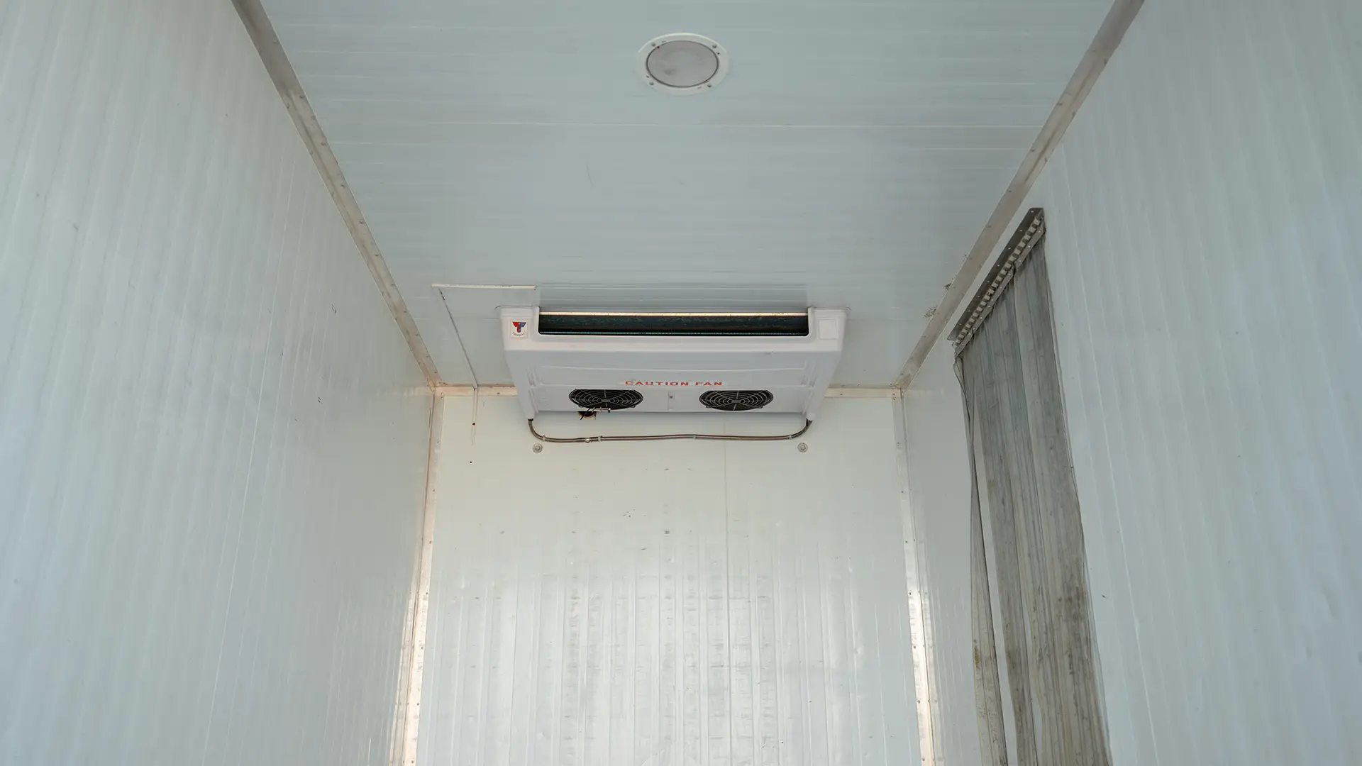 Used 2022 Mitsubishi Canter Chiller Box in White – Chiller Cooling Unit View for Sale at First Choice Cars Dubai Sharjah