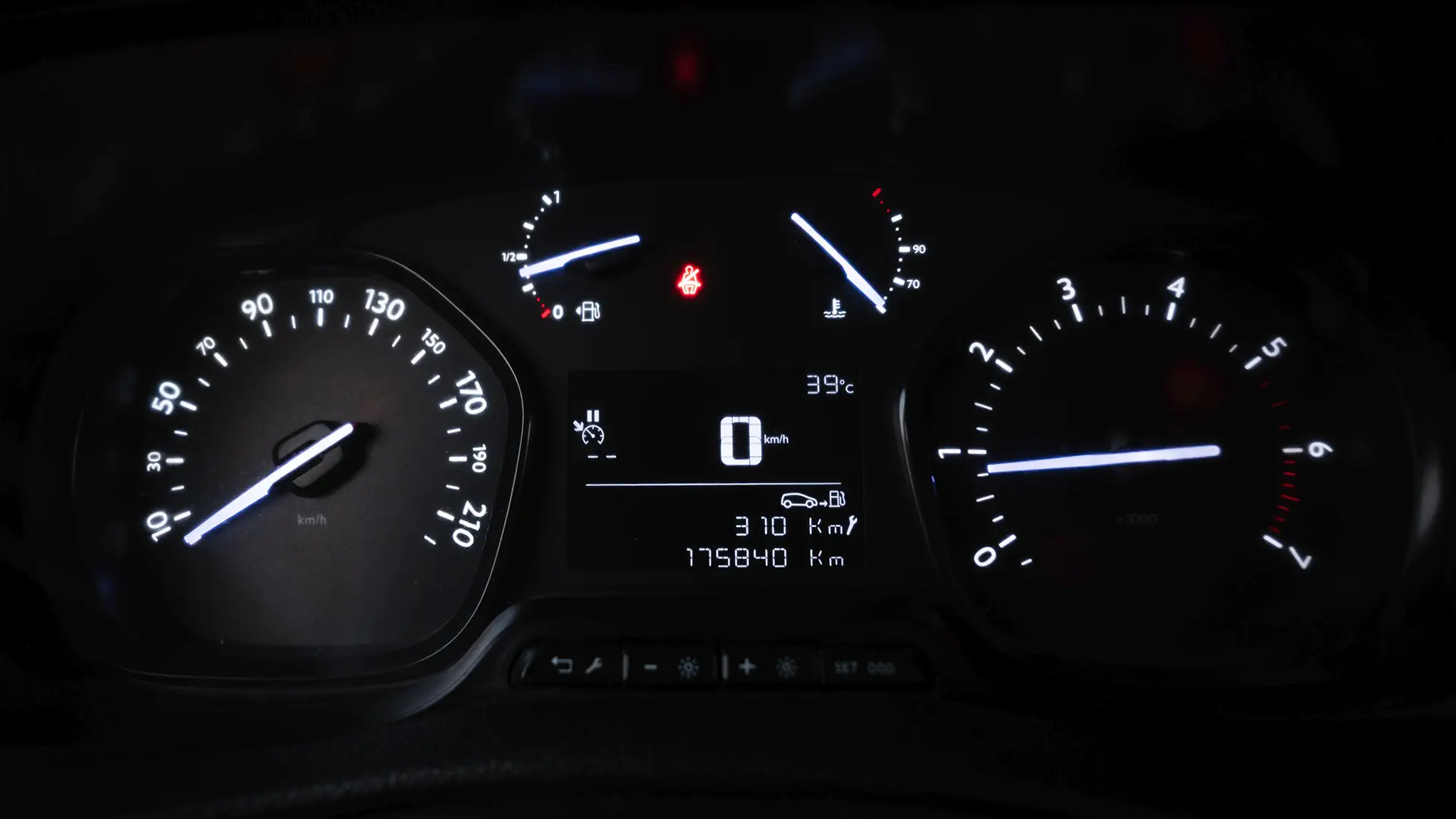 Used 2021 Peugeot Expert L3 in Yellow – Odometer / Mileage Reading View for Sale at First Choice Cars Dubai Sharjah