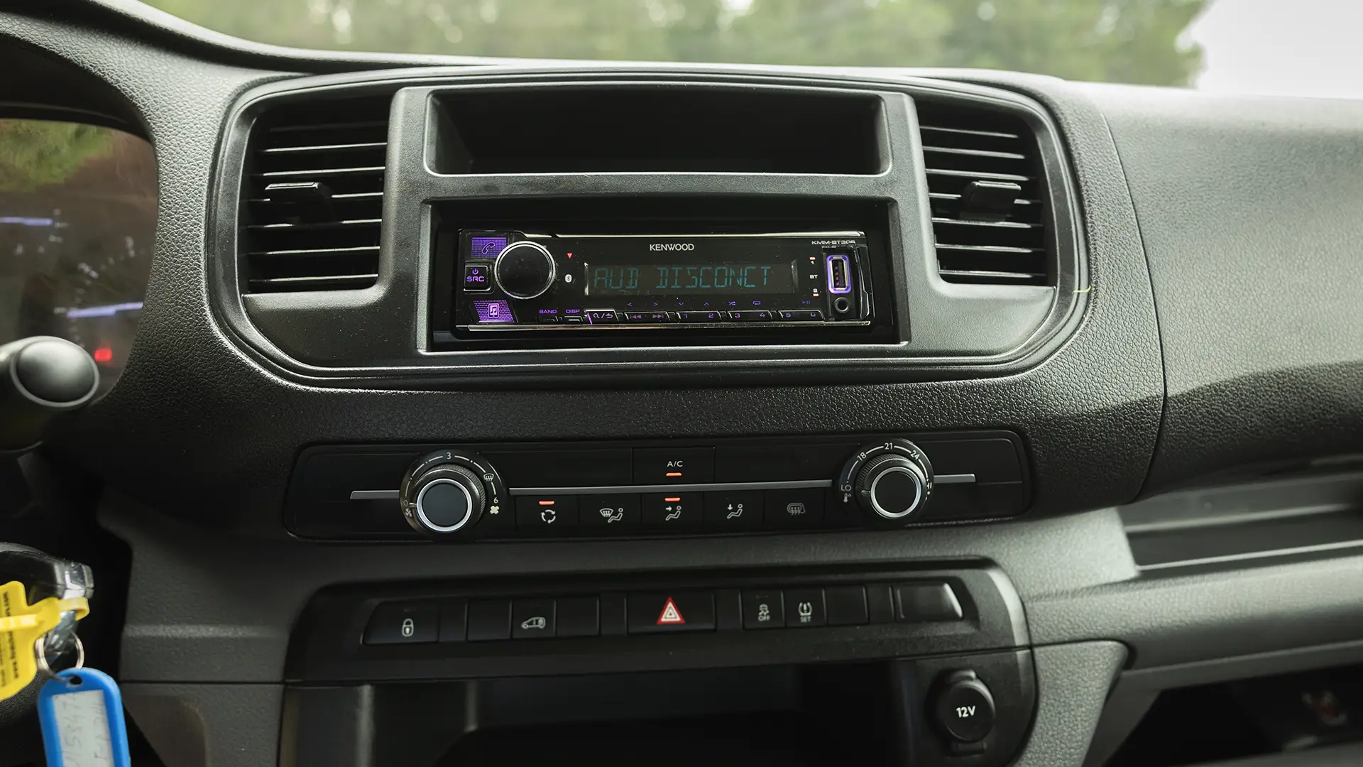 Used 2021 Peugeot Expert L3 in Yellow – Infotainment / Touchscreen System for Sale at First Choice Cars Dubai Sharjah