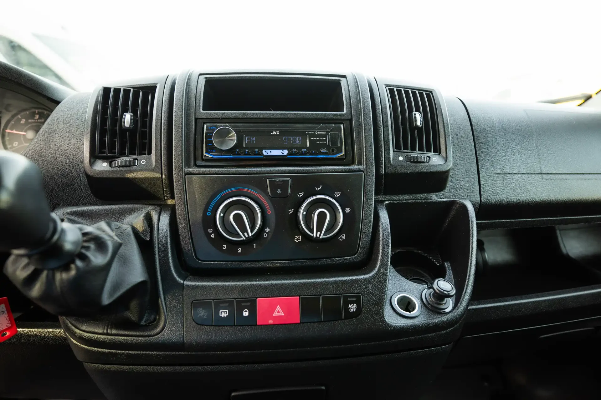 Used 2022 Peugeot Boxer L2h2 in White – Infotainment / Touchscreen System for Sale at First Choice Cars Dubai Sharjah