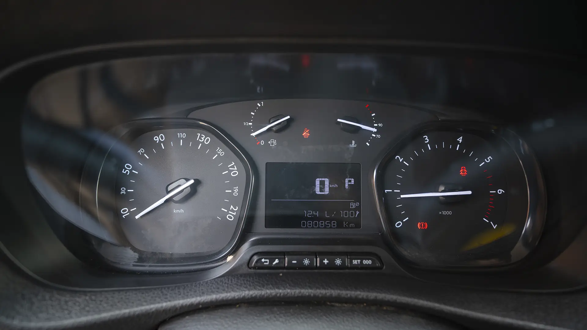 Used 2022 Peugeot Expert L3 in White – Odometer / Mileage Reading View for Sale at First Choice Cars Dubai Sharjah