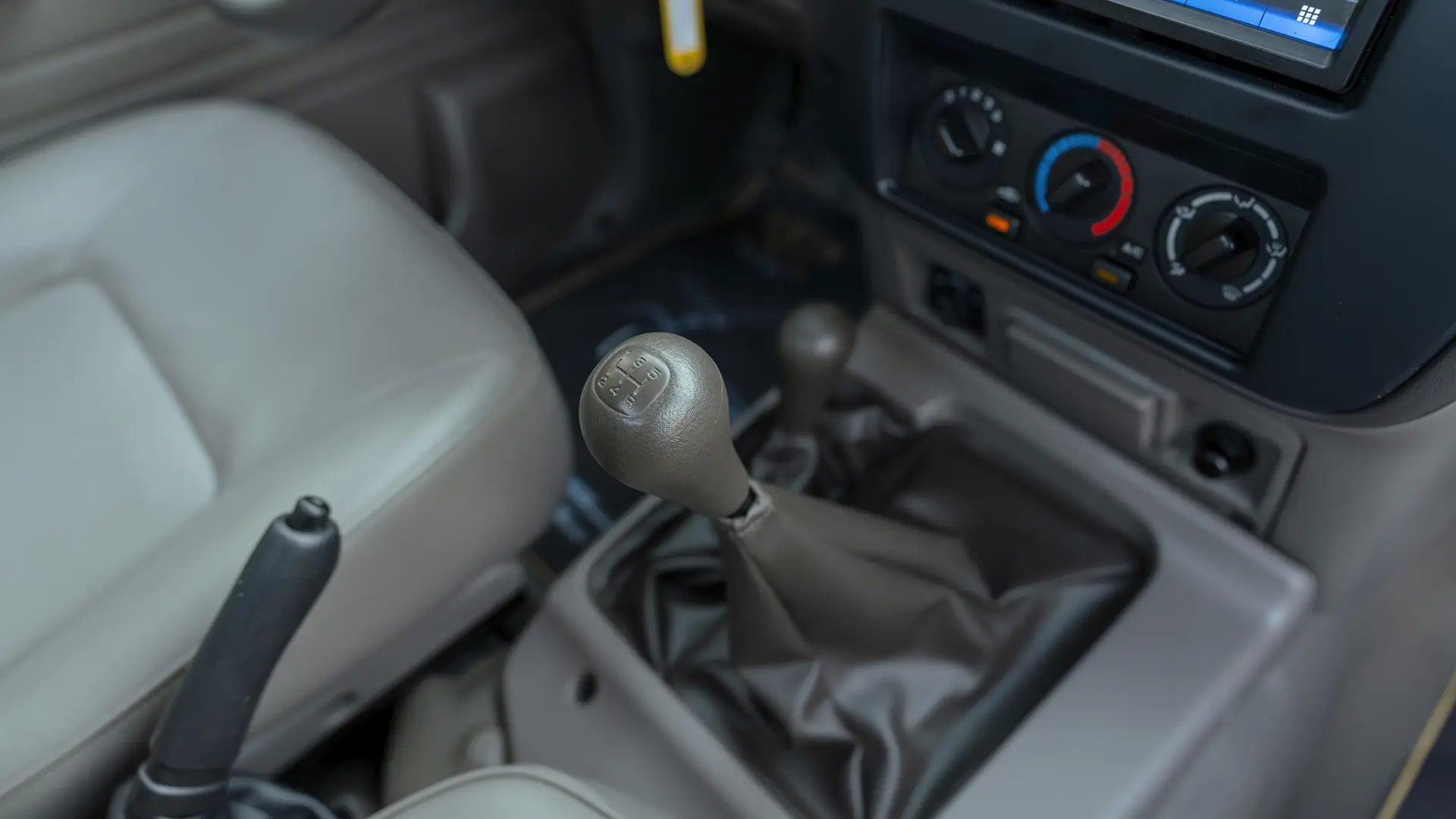 Used 2022 Nissan Patrol Pickup GL in White – Center Console & Gear Shifter for Sale at First Choice Cars Dubai Sharjah