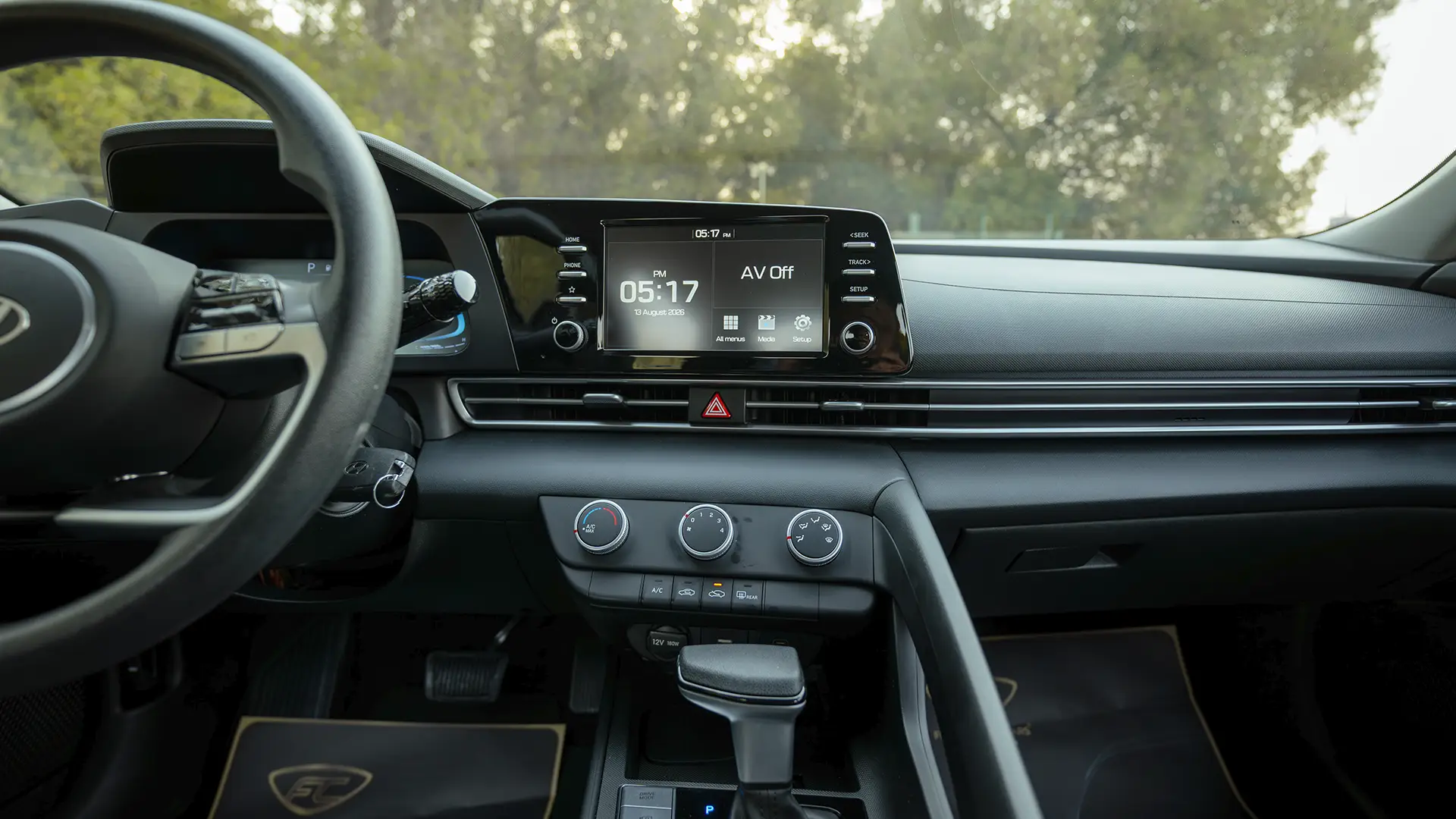 Used 2024 Hyundai Elantra Comfort in Grey – Infotainment / Touchscreen System for Sale at First Choice Cars Dubai Sharjah