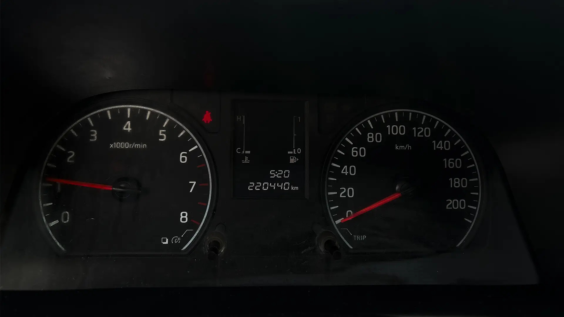 Used 2022 Nissan Urvan Standard Roof in White – Odometer / Mileage Reading View for Sale at First Choice Cars Dubai Sharjah