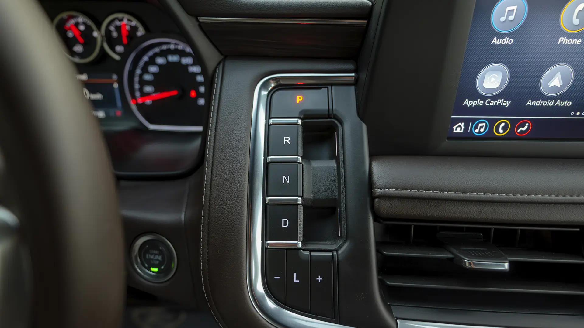 Used 2024 Chevrolet Tahoe LS in White – Center Console & Gear Shifter for Sale at First Choice Cars Dubai Sharjah
