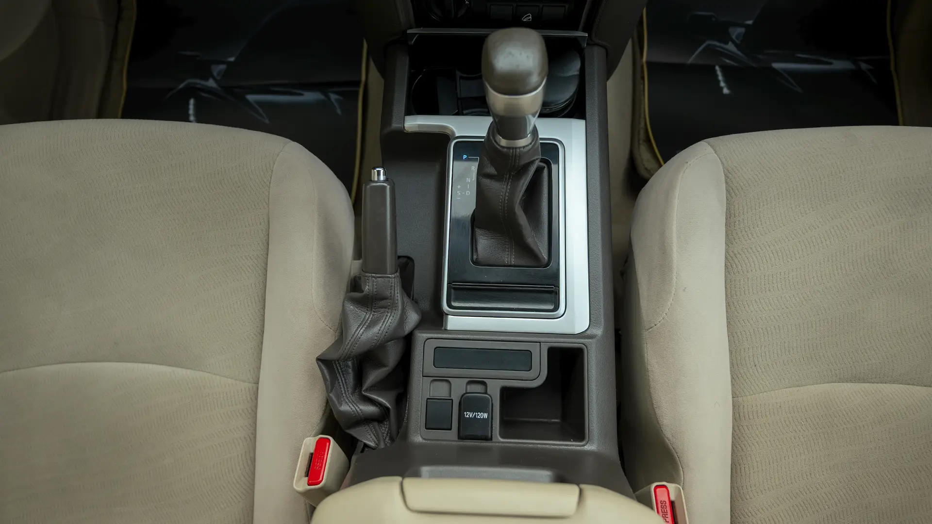 Used 2022 Toyota Prado EXR in White – Center Console & Gear Shifter for Sale at First Choice Cars Dubai Sharjah