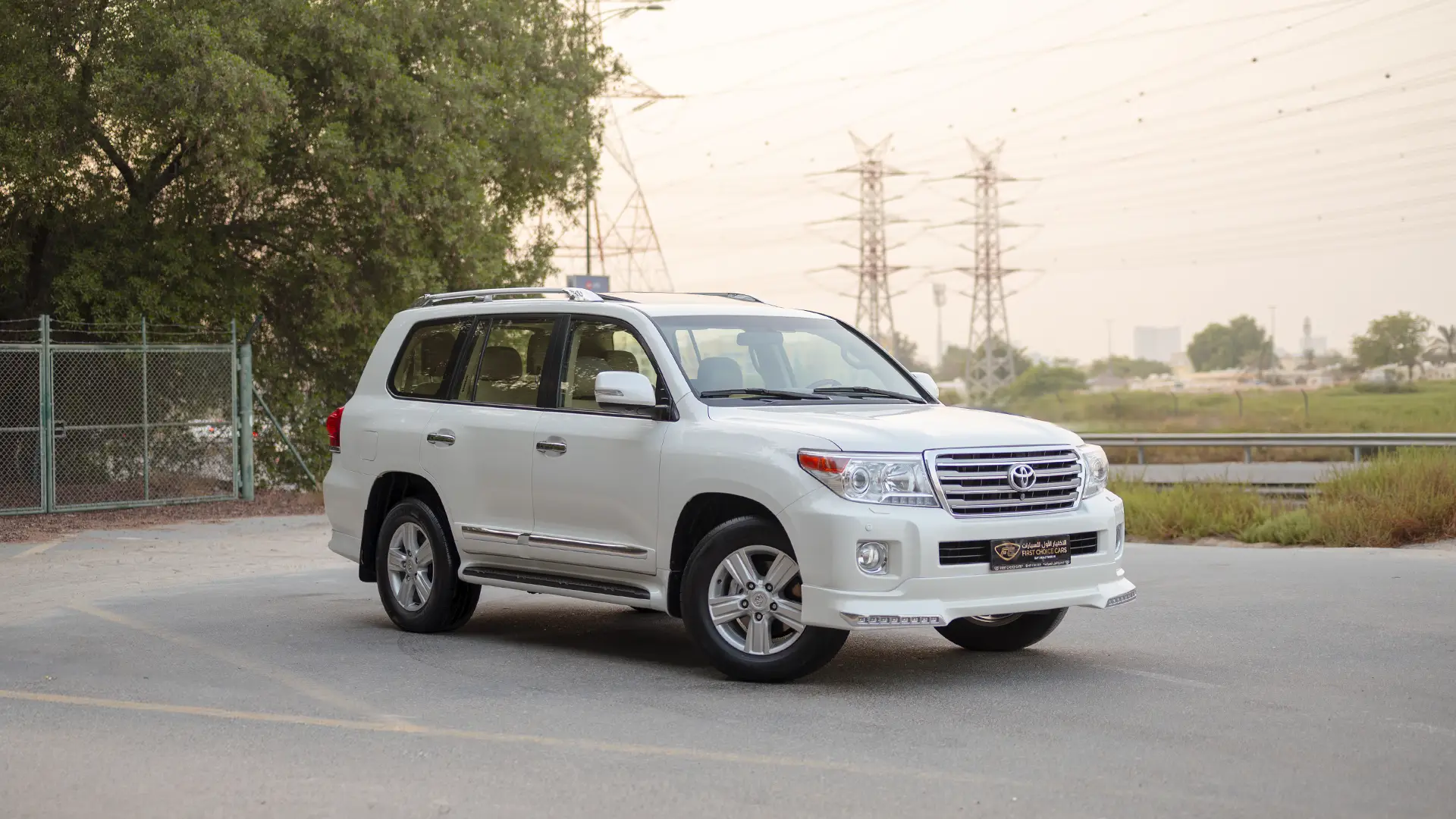 Used 2014 Toyota Land Cruiser VXR in White – Right Front Diagonal (45°) View for Sale at First Choice Cars Dubai Sharjah
