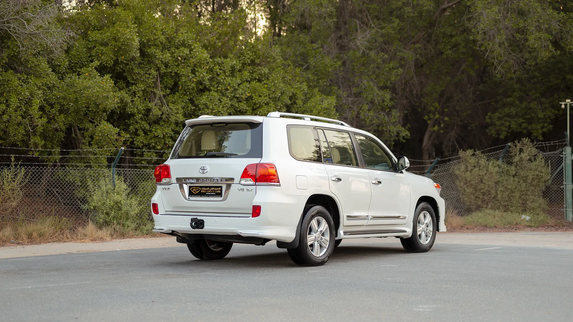 Used 2014 Toyota Land Cruiser VXR in White – Right Back Diagonal (45°) View for Sale at First Choice Cars Dubai Sharjah