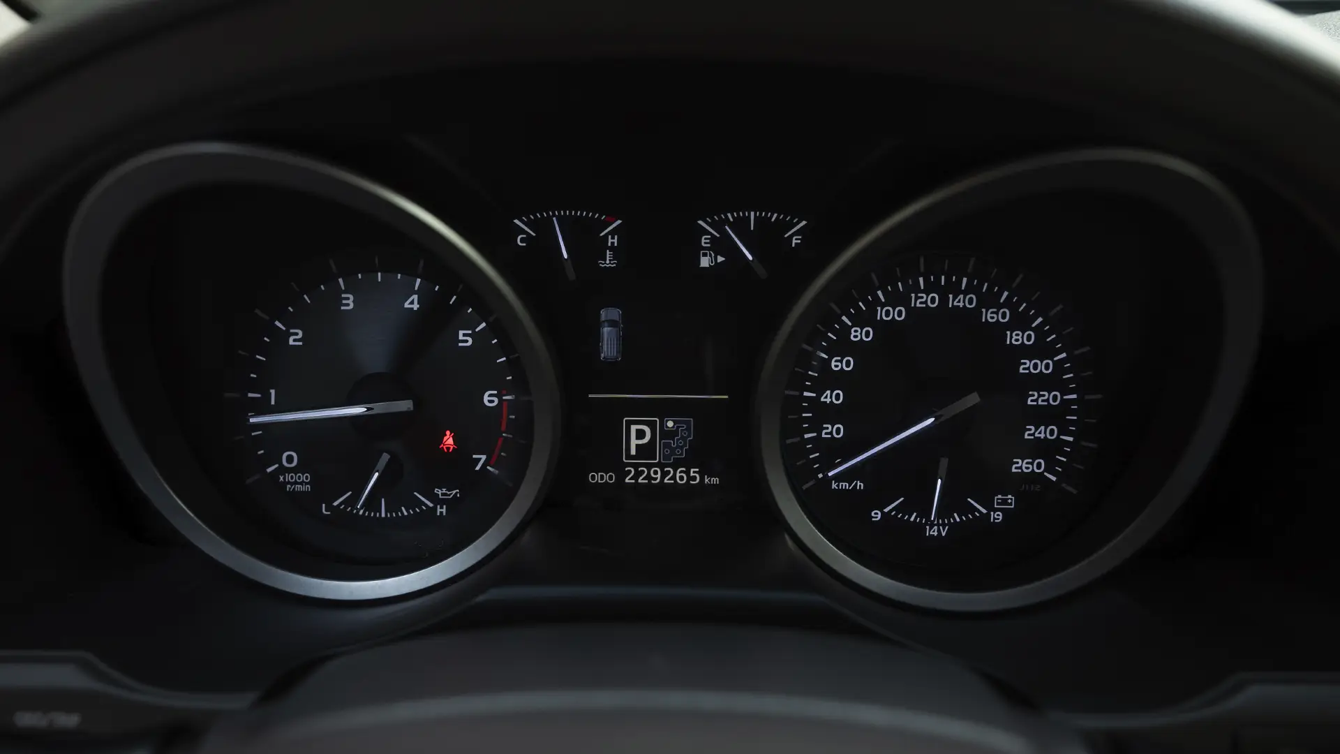 Used 2014 Toyota Land Cruiser VXR in White – Odometer / Mileage Reading View for Sale at First Choice Cars Dubai Sharjah