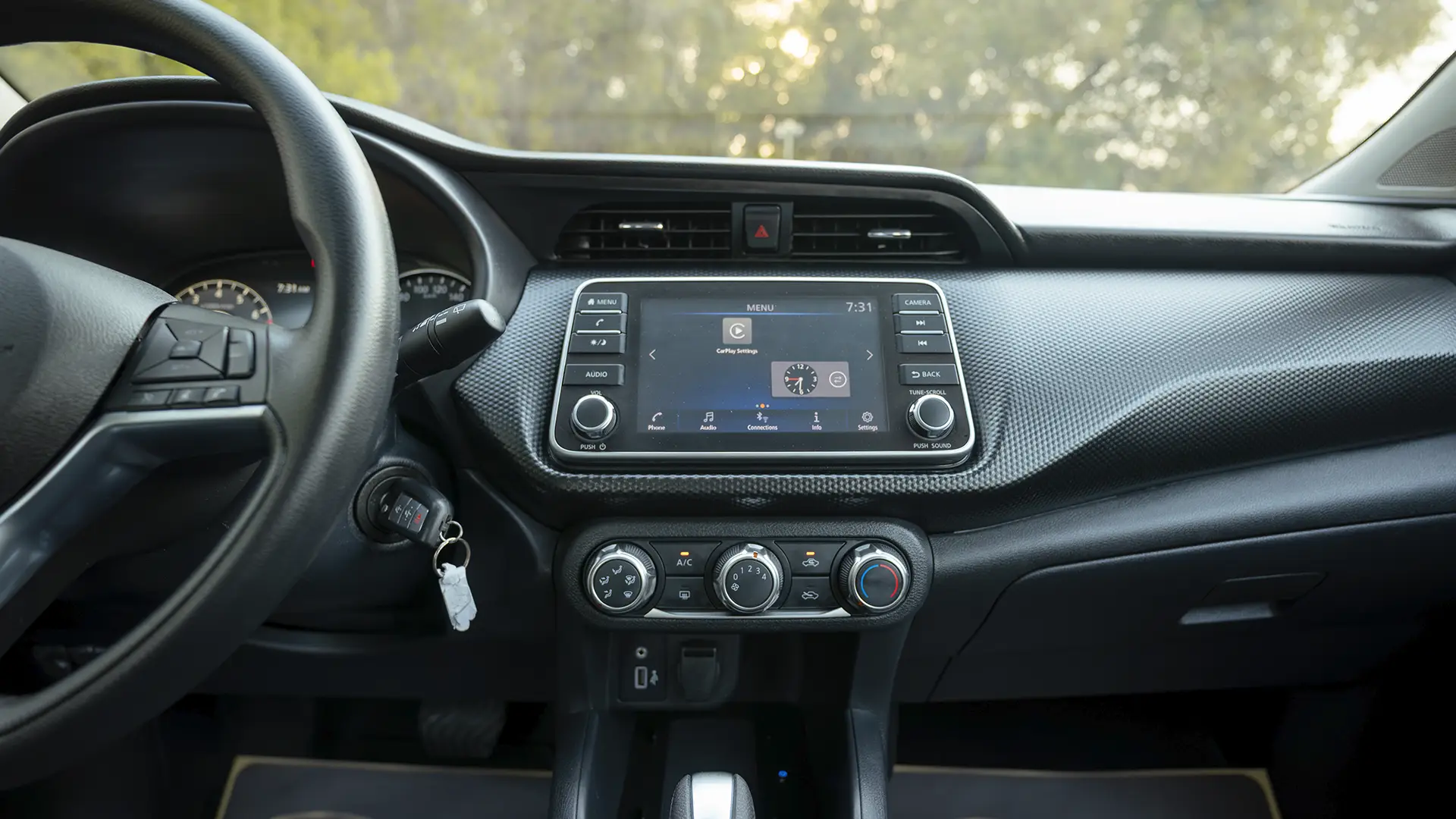 Used 2024 Nissan Kicks SV in White – Infotainment / Touchscreen System for Sale at First Choice Cars Dubai Sharjah