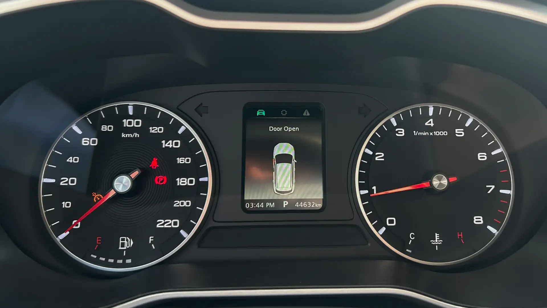 Used 2024 MG ZS Comfort in Silver – Odometer / Mileage Reading View for Sale at First Choice Cars Dubai Sharjah