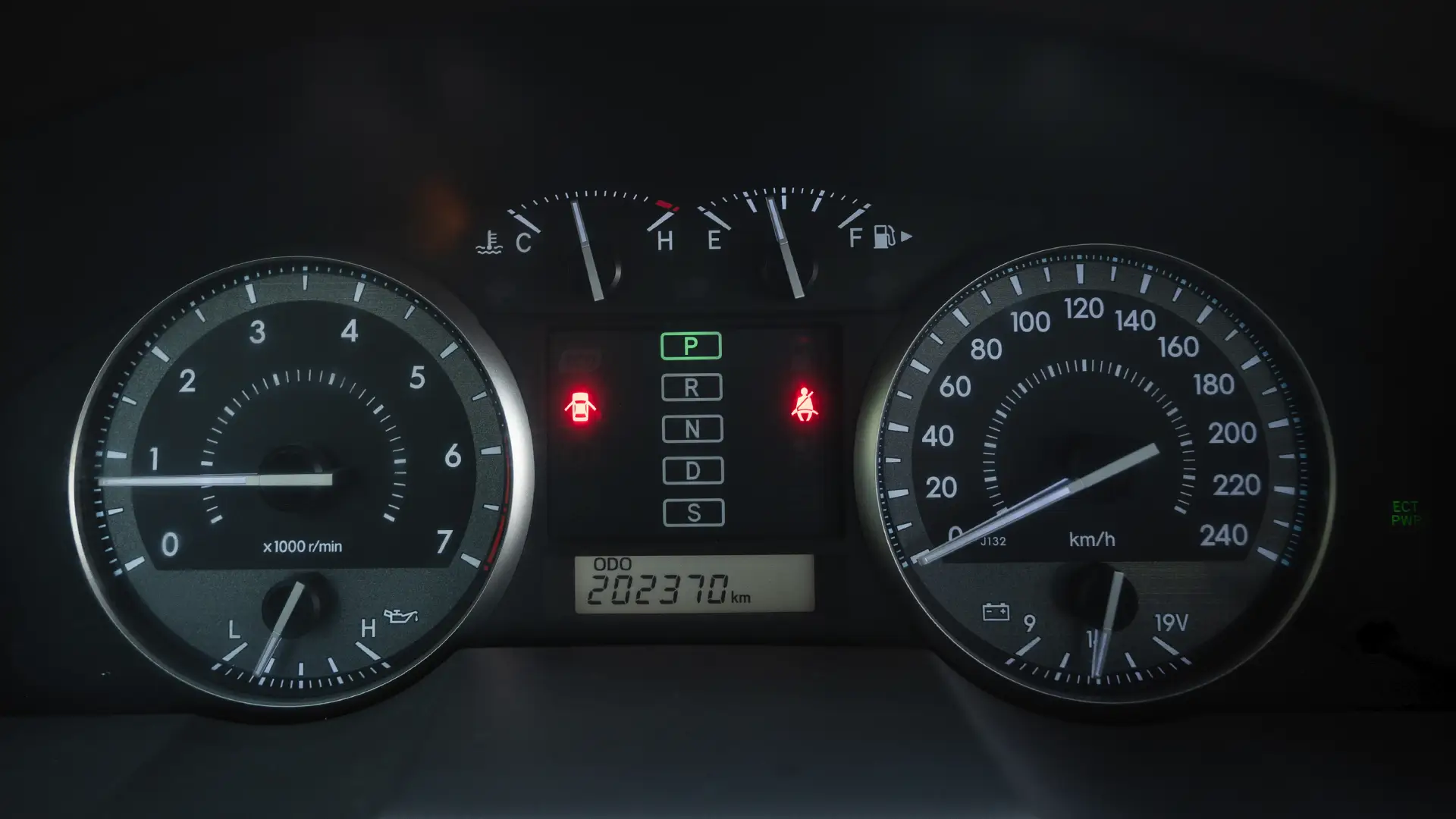 Used 2017 Toyota Land Cruiser GXR in White – Odometer / Mileage Reading View for Sale at First Choice Cars Dubai Sharjah