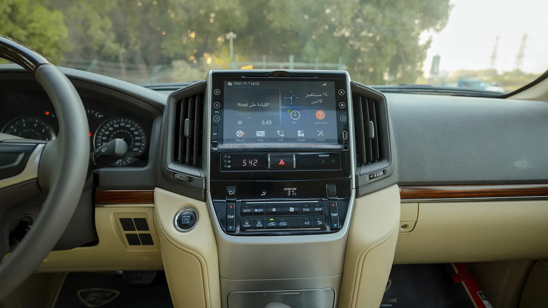 Used 2017 Toyota Land Cruiser GXR in White – Infotainment / Touchscreen System for Sale at First Choice Cars Dubai Sharjah