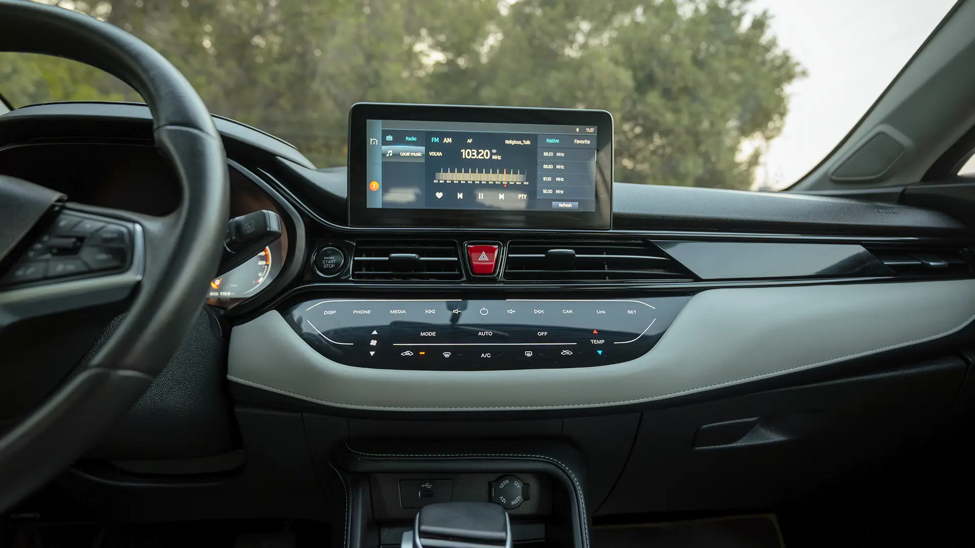 Used 2023 JAC JS4 Intelligent in Grey – Infotainment / Touchscreen System for Sale at First Choice Cars Dubai Sharjah