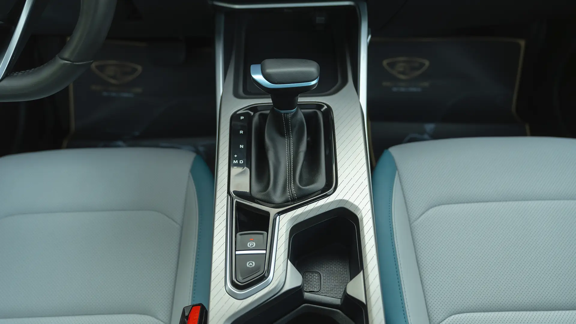 Used 2026 Geely Emgrand GF in Blue – Center Console & Gear Shifter for Sale at First Choice Cars Dubai Sharjah