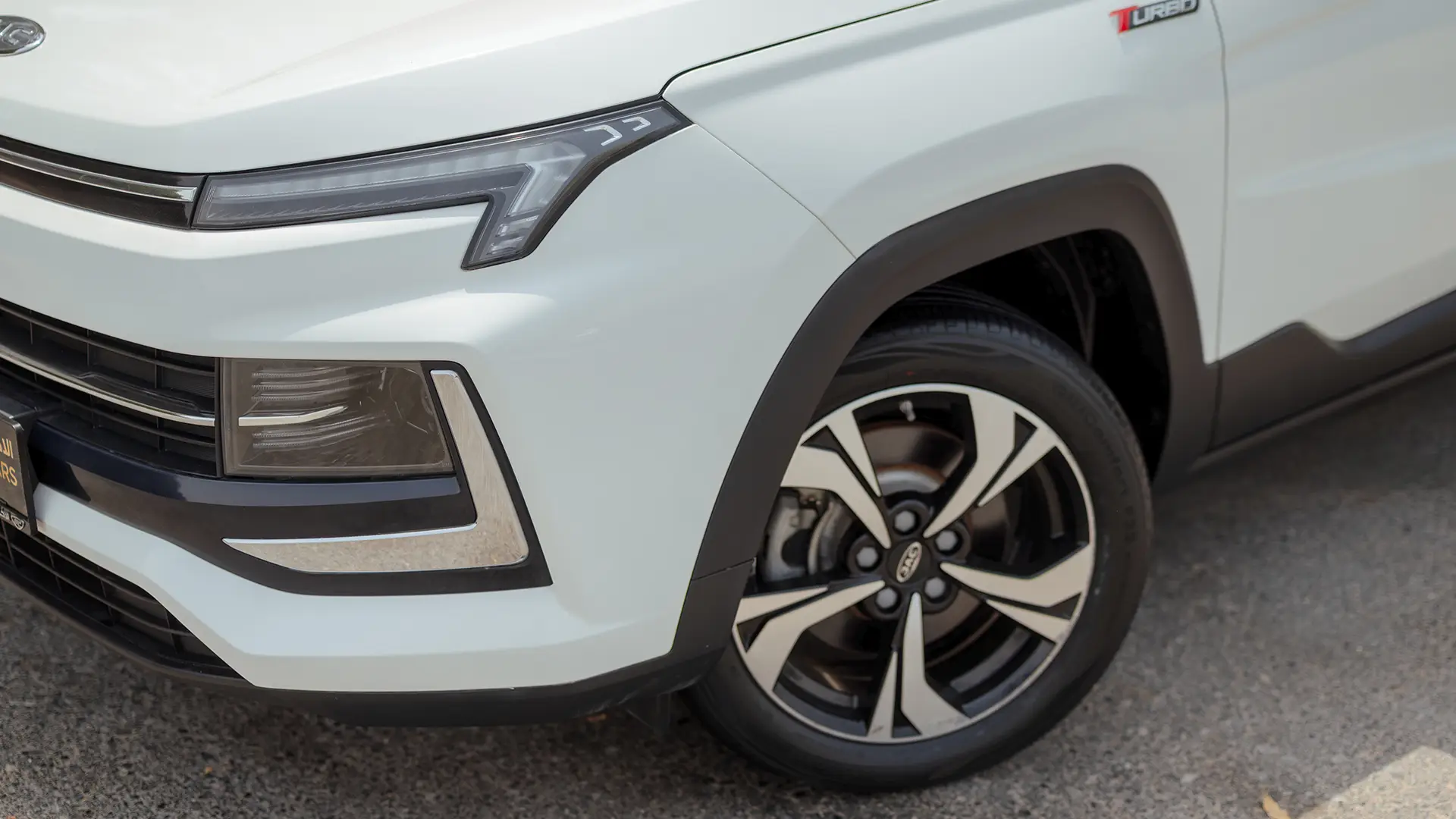 Used 2023 JAC JS4 Intelligent in White – Headlight Close-up for Sale at First Choice Cars Dubai Sharjah