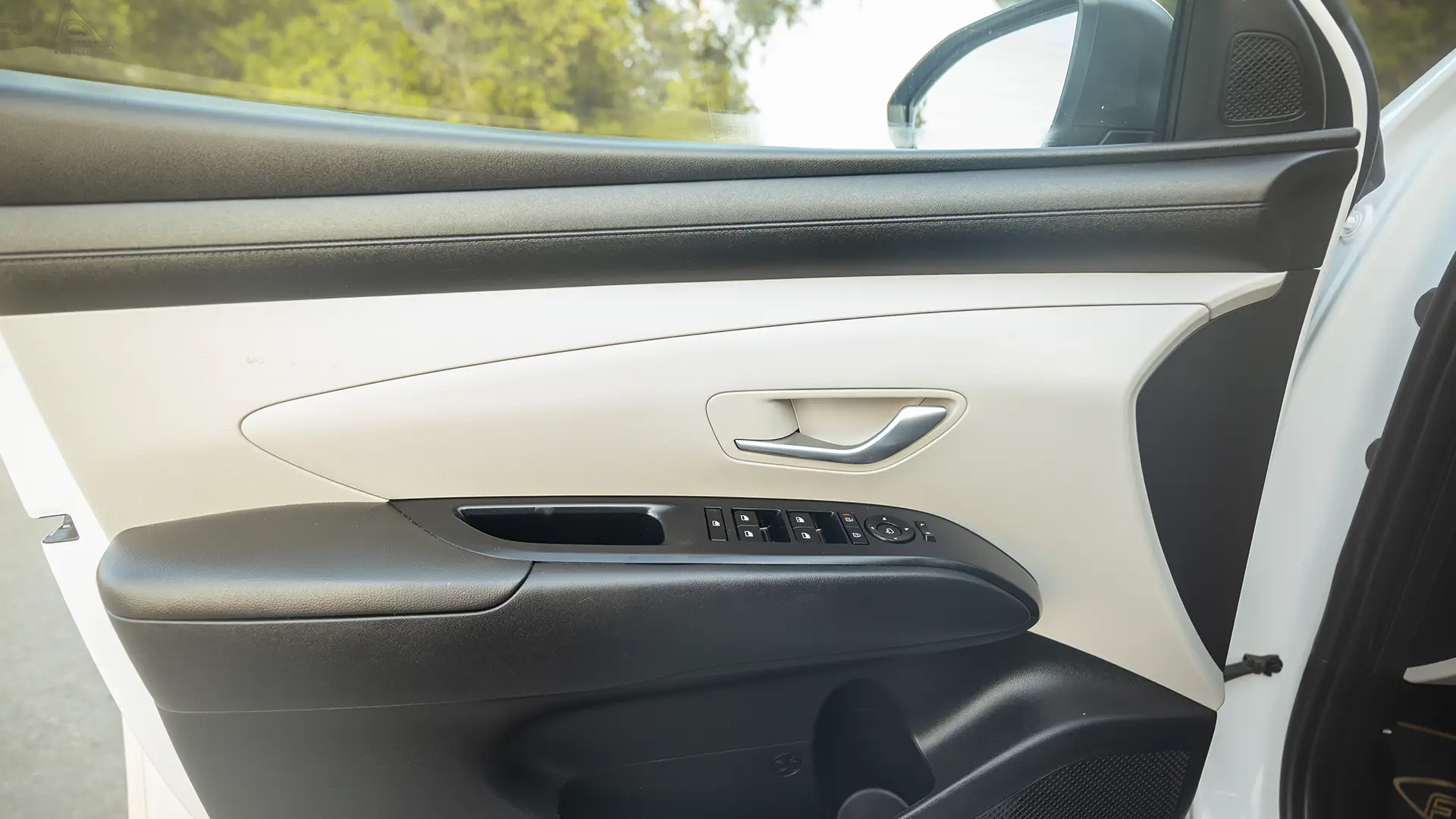 Used 2025 Hyundai Tucson Smart in White – Driver Door Panel Full View for Sale at First Choice Cars Dubai Sharjah