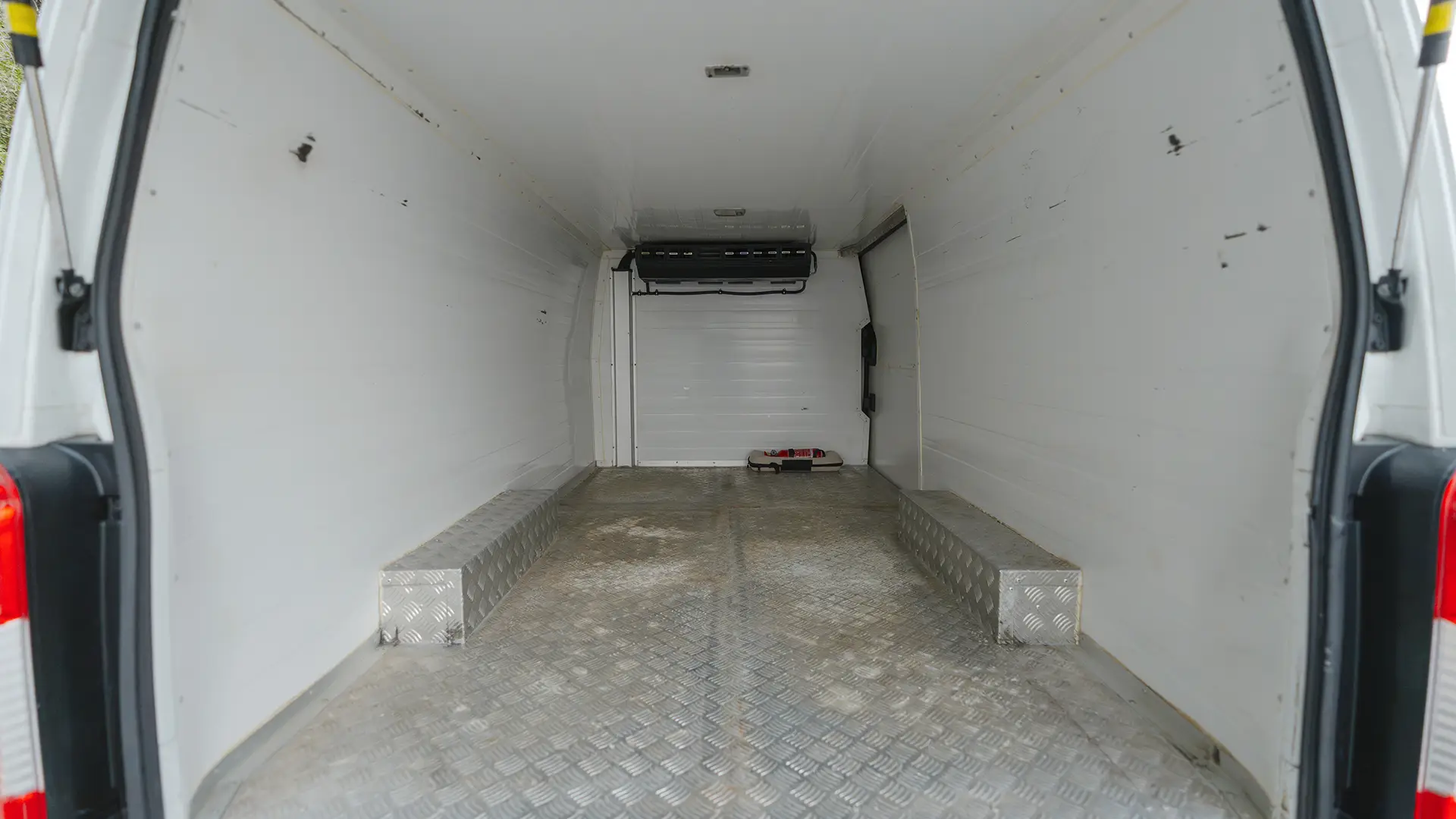 Used 2023 Nissan Urvan Standard Roof in White – Chiller Box Rear Opening View