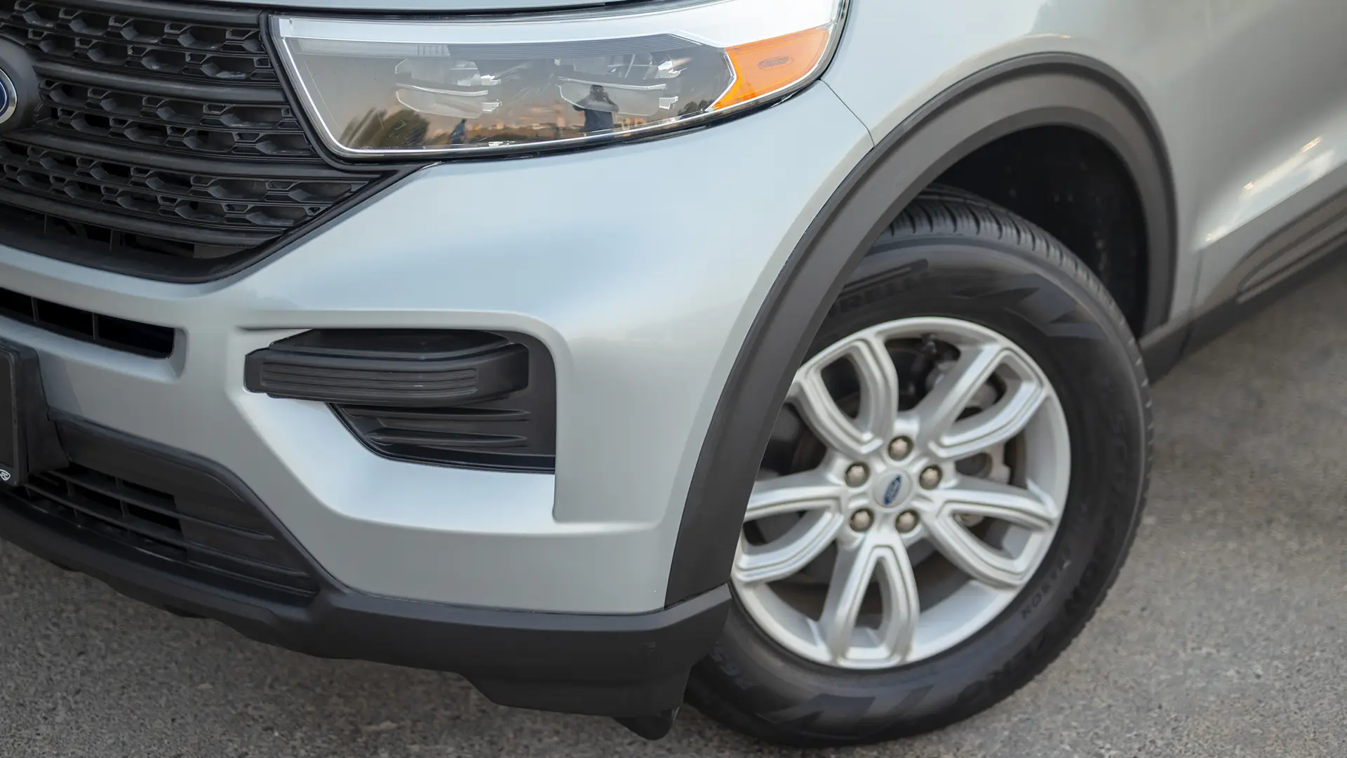 Used 2023 Ford Explorer XLT in Silver – Headlight Close-up for Sale at First Choice Cars Dubai Sharjah