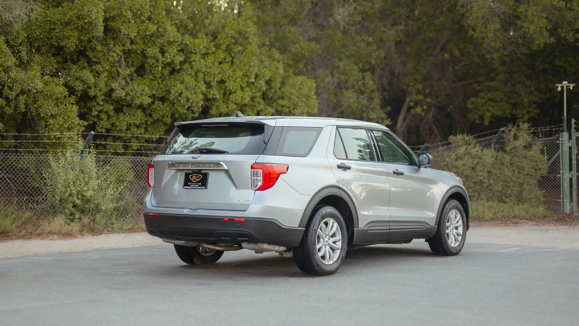 Used 2023 Ford Explorer XLT in Silver – Right Back Diagonal (45°) View for Sale at First Choice Cars Dubai Sharjah