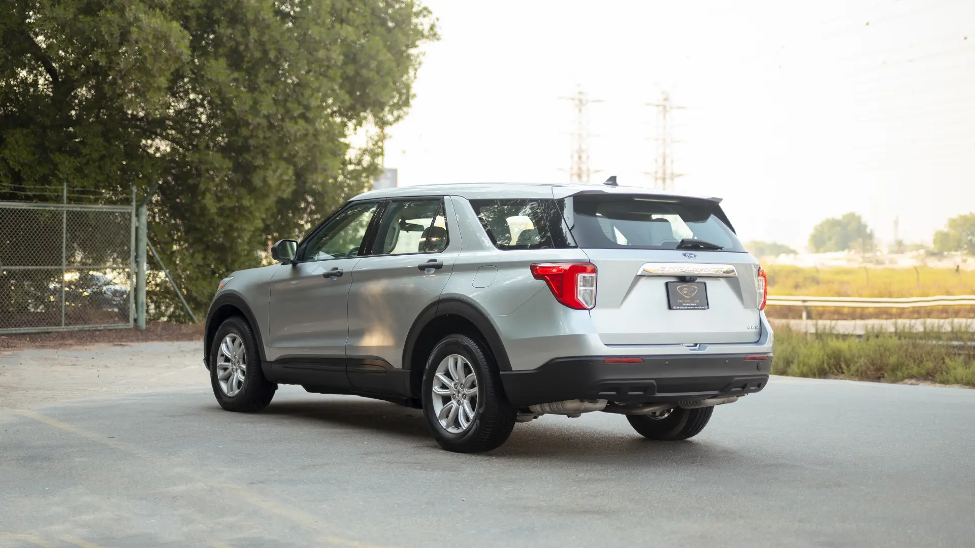 Used 2023 Ford Explorer XLT in Silver – Left Back Diagonal (45°) View for Sale at First Choice Cars Dubai Sharjah