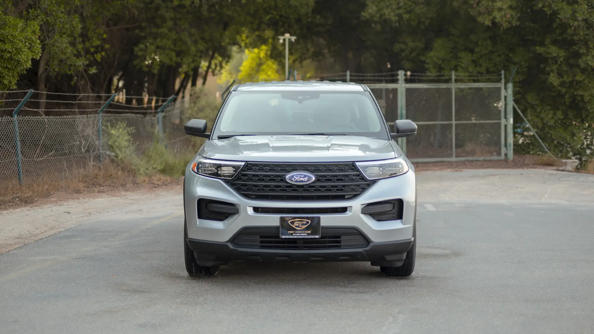 Used 2023 Ford Explorer XLT in Silver – Front View for Sale at First Choice Cars Dubai Sharjah