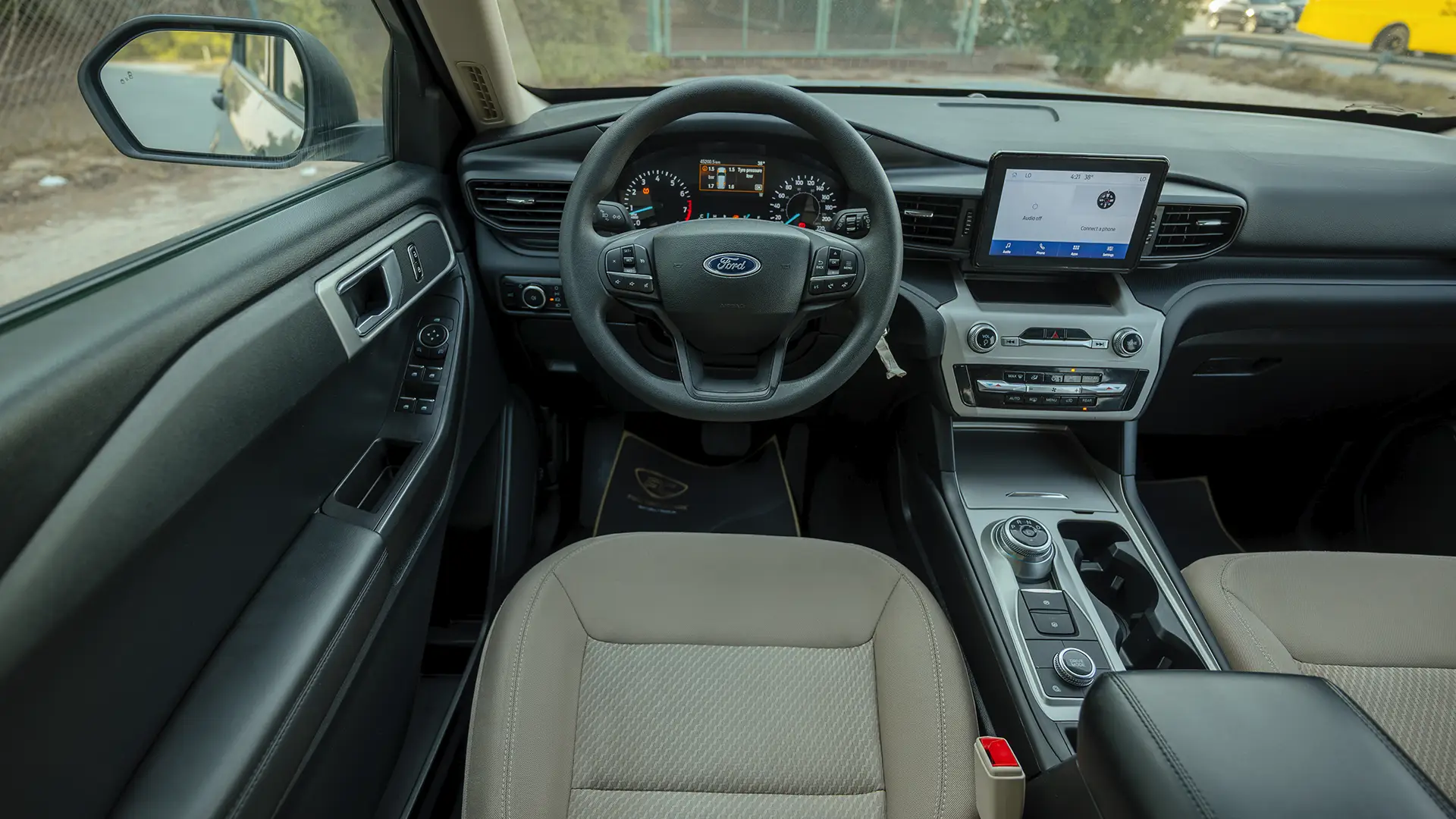 Used 2023 Ford Explorer XLT in Silver – Steering Wheel & Instrument Cluster for Sale at First Choice Cars Dubai Sharjah