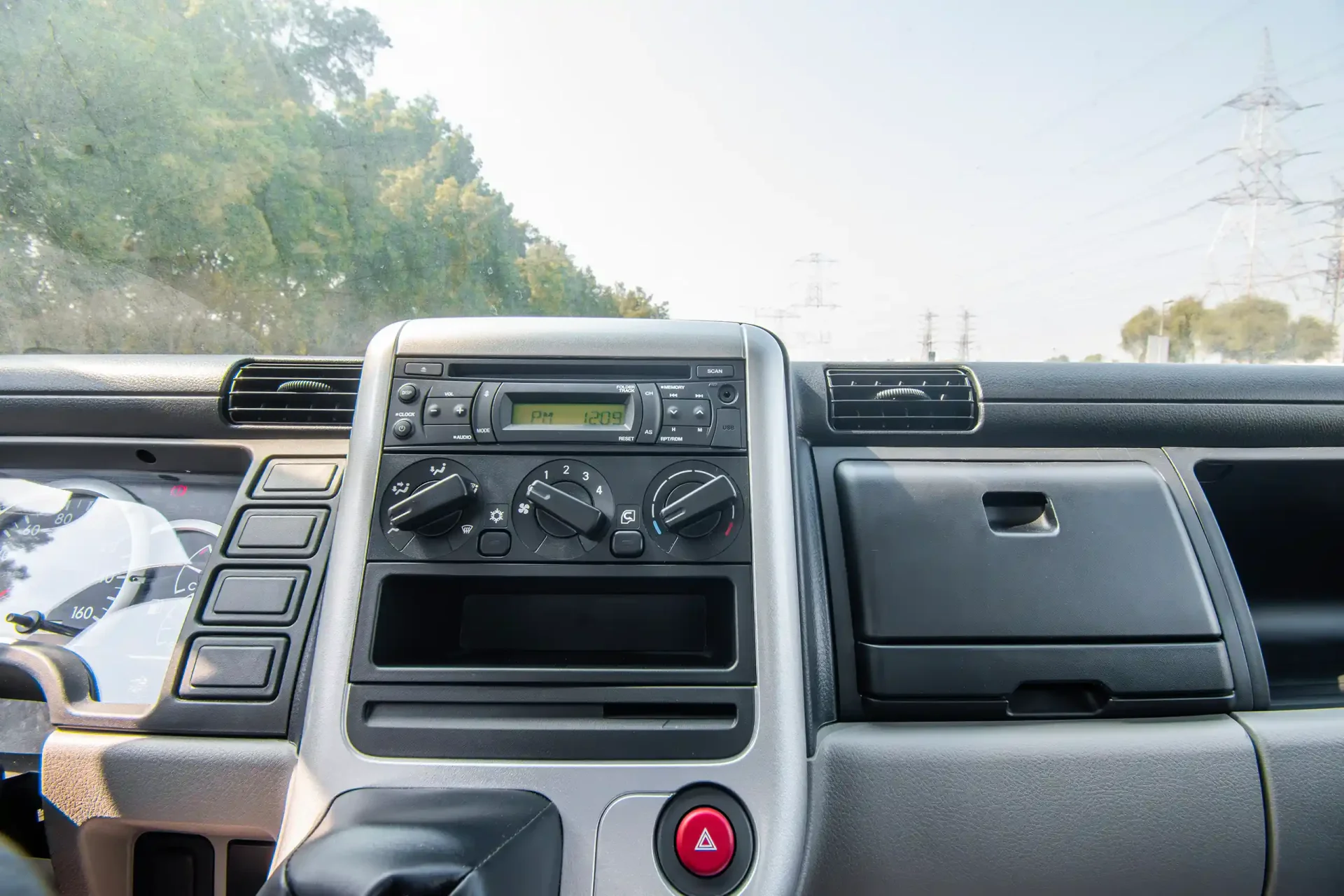 Used 2024 Mitsubishi Canter Tipper in White – Infotainment / Touchscreen System for Sale at First Choice Cars Dubai Sharjah
