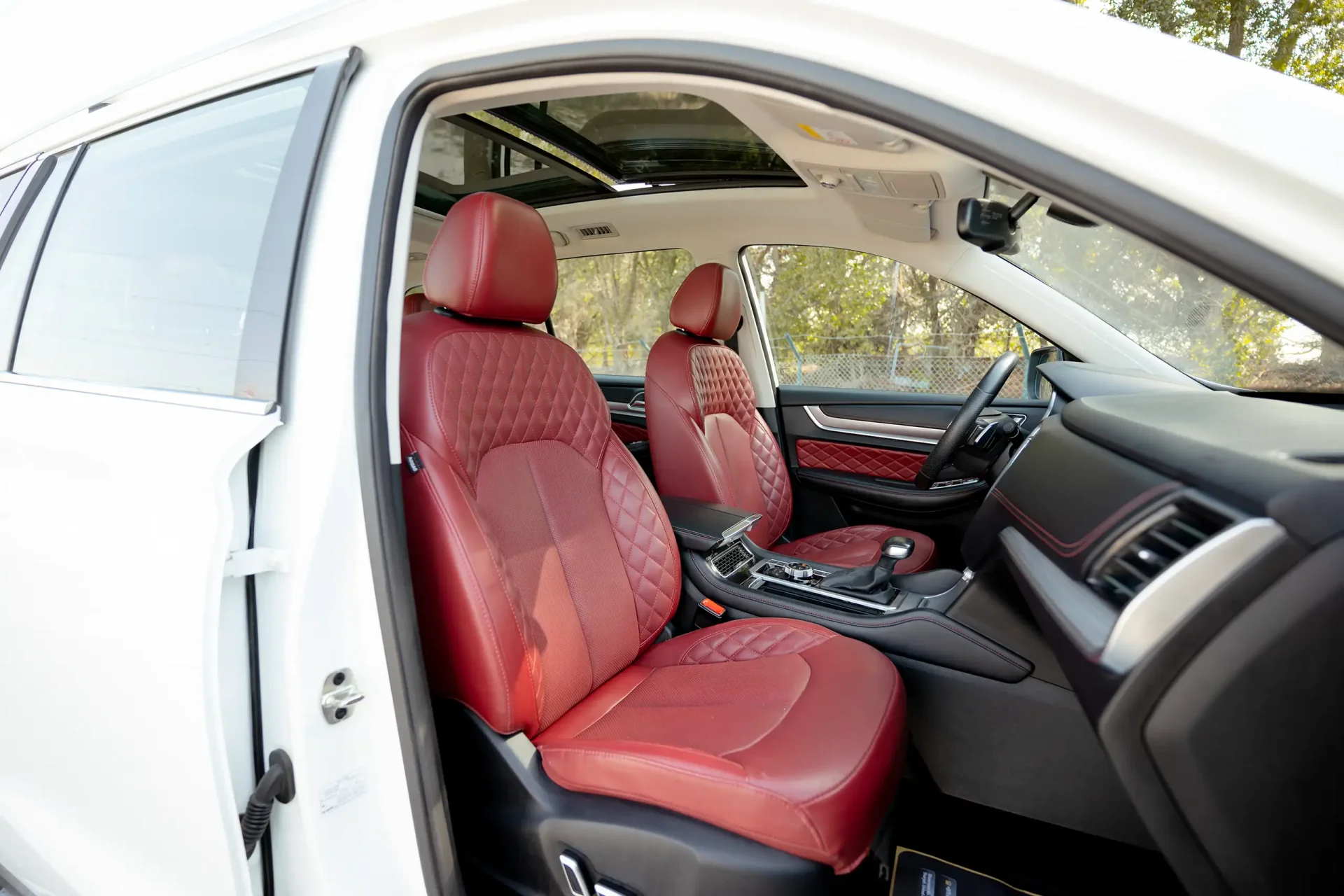 Used 2021 MG RX8 Luxury in White – Front Passenger Side Cabin View for Sale at First Choice Cars Dubai Sharjah