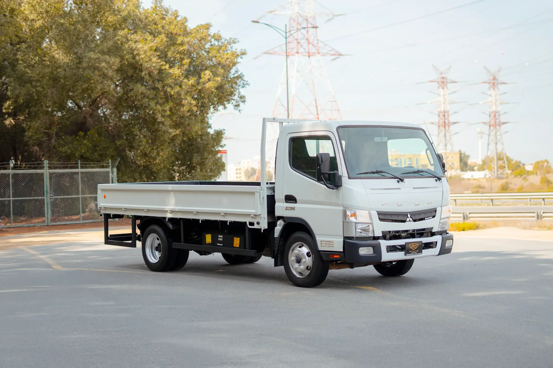 Used 2023 Mitsubishi Canter Cargo Body in White – Right Front Diagonal (45°) View for Sale at First Choice Cars Dubai Sharjah