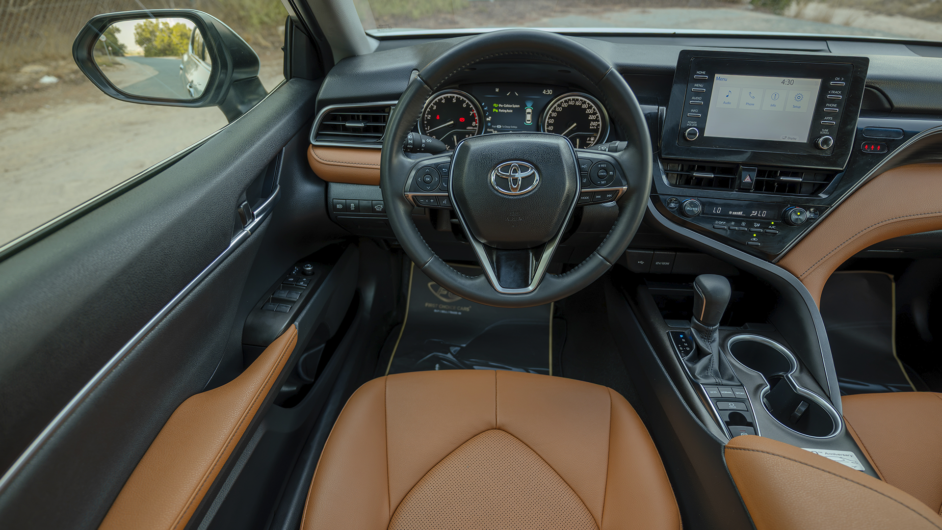 Used 2023 Toyota Camry 40th Anniversary in White – Steering Wheel & Instrument Cluster for Sale at First Choice Cars Dubai Sharjah