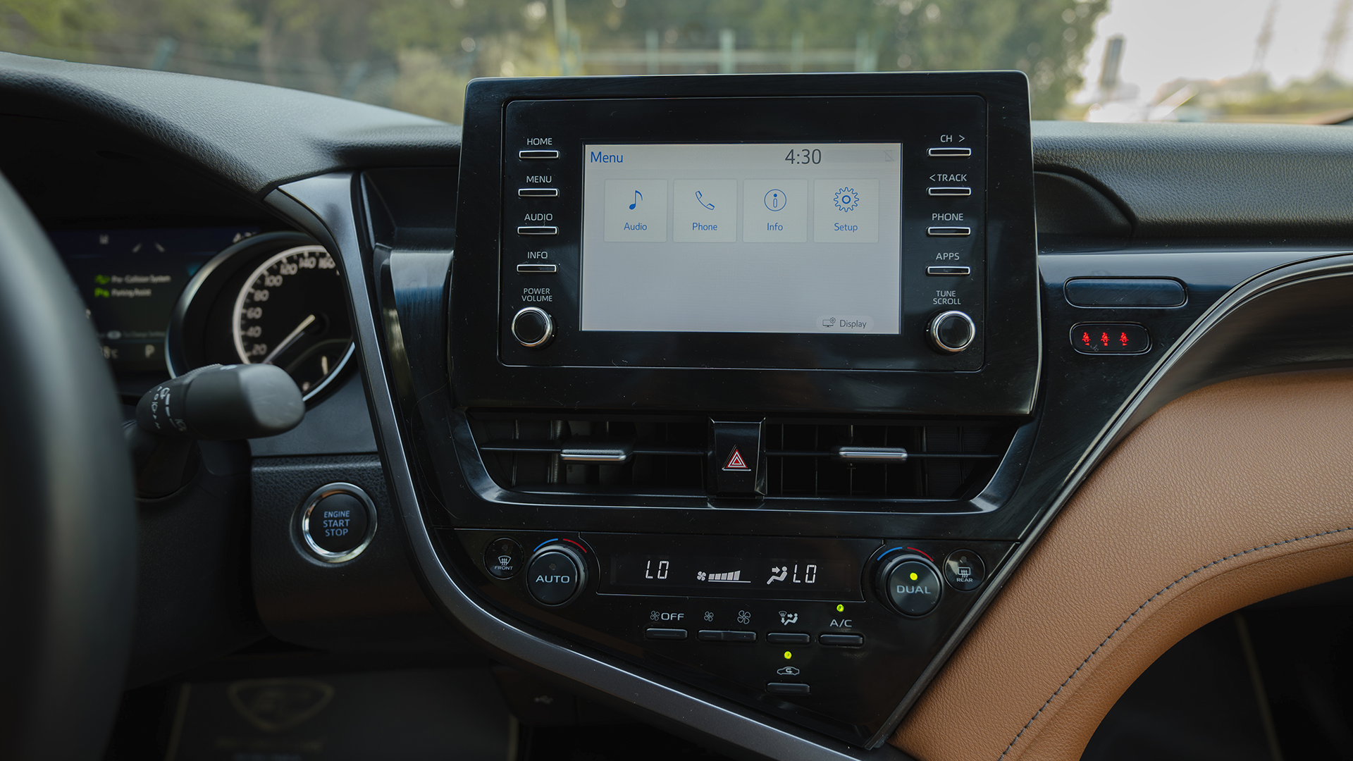 Used 2023 Toyota Camry 40th Anniversary in White – Infotainment / Touchscreen System for Sale at First Choice Cars Dubai Sharjah