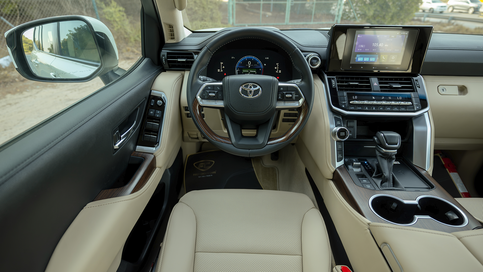 Used 2025 Toyota Land Cruiser GXR in White – Steering Wheel & Instrument Cluster for Sale at First Choice Cars Dubai Sharjah
