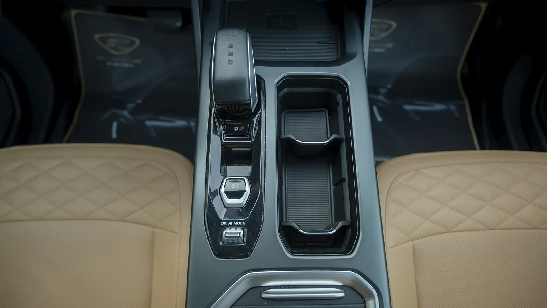 Used 2025 Geely Okavango GF in Black – Center Console & Gear Shifter