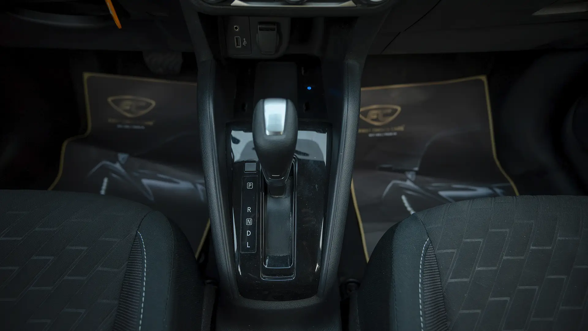 Used 2024 Nissan Kicks SV in Grey – Center Console & Gear Shifter