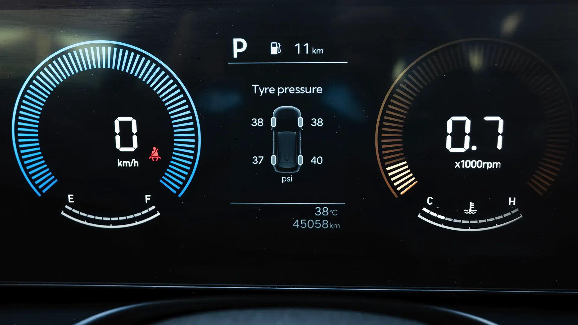 Used 2025 Hyundai Tucson Smart in White – Odometer / Mileage Reading View
