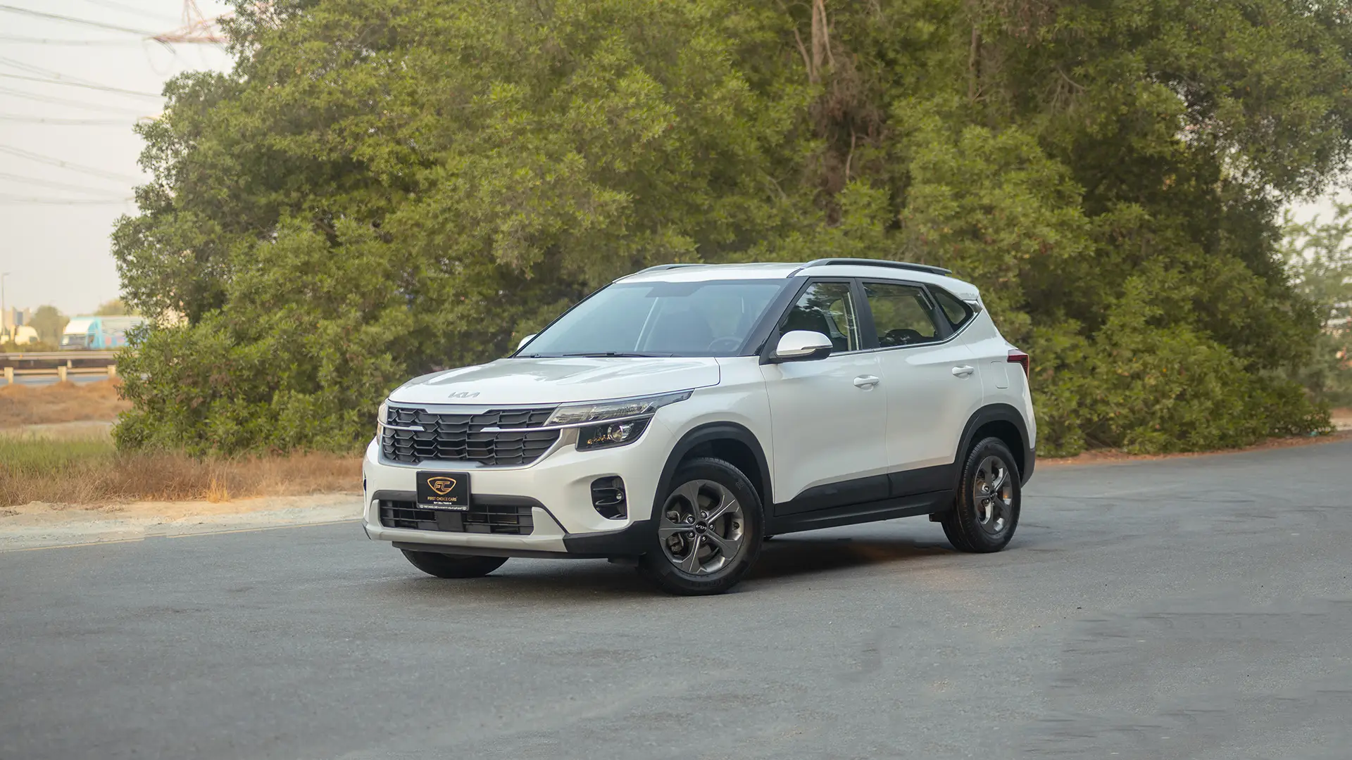 Used 2024 Kia Seltos LX in White – Left Front Diagonal (45°) View