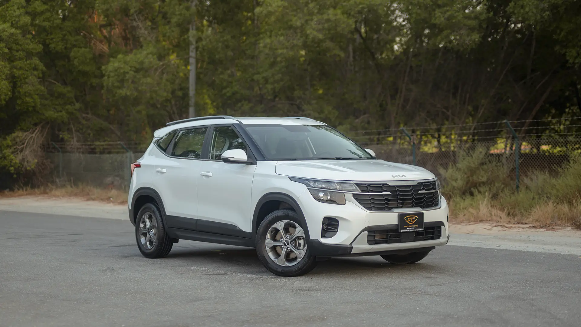 Used 2024 Kia Seltos LX in White – Right Front Diagonal (45°) View