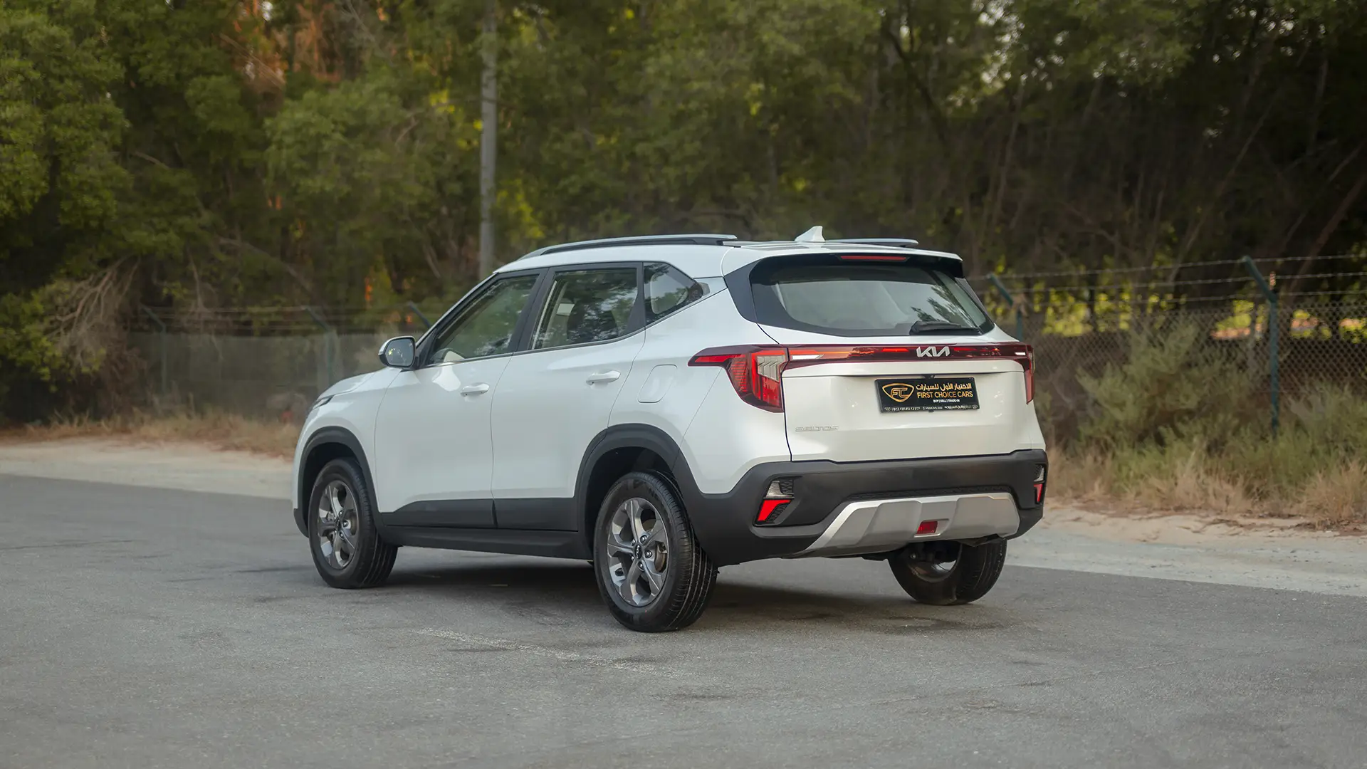 Used 2024 Kia Seltos LX in White – Left Back Diagonal (45°) View