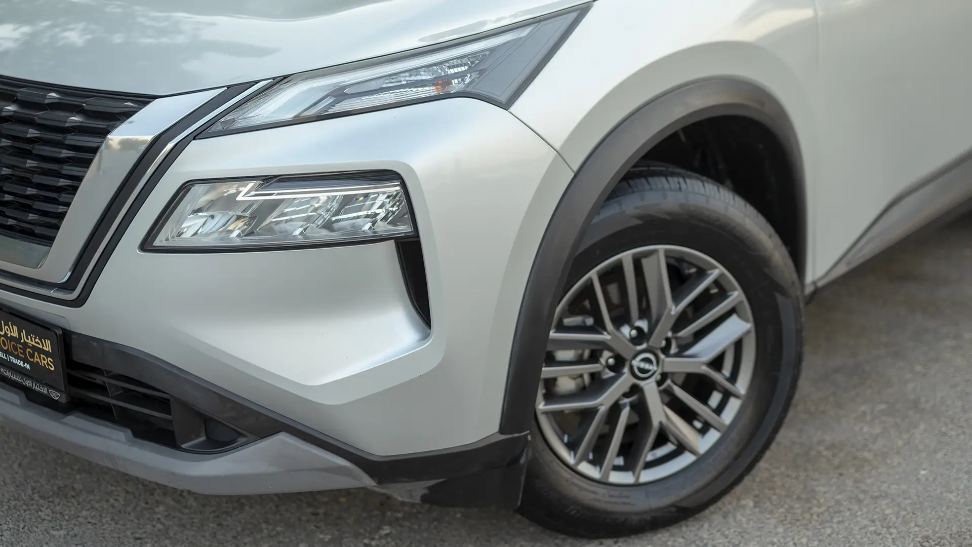 Used 2024 Nissan X-Trail S in Silver – Headlight Close-up