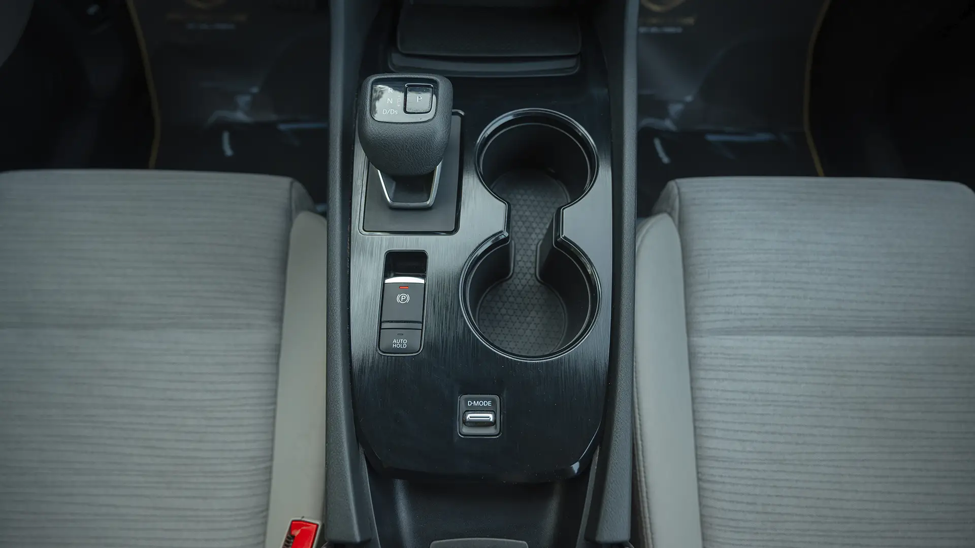 Used 2024 Nissan X-Trail S in Silver – Center Console & Gear Shifter