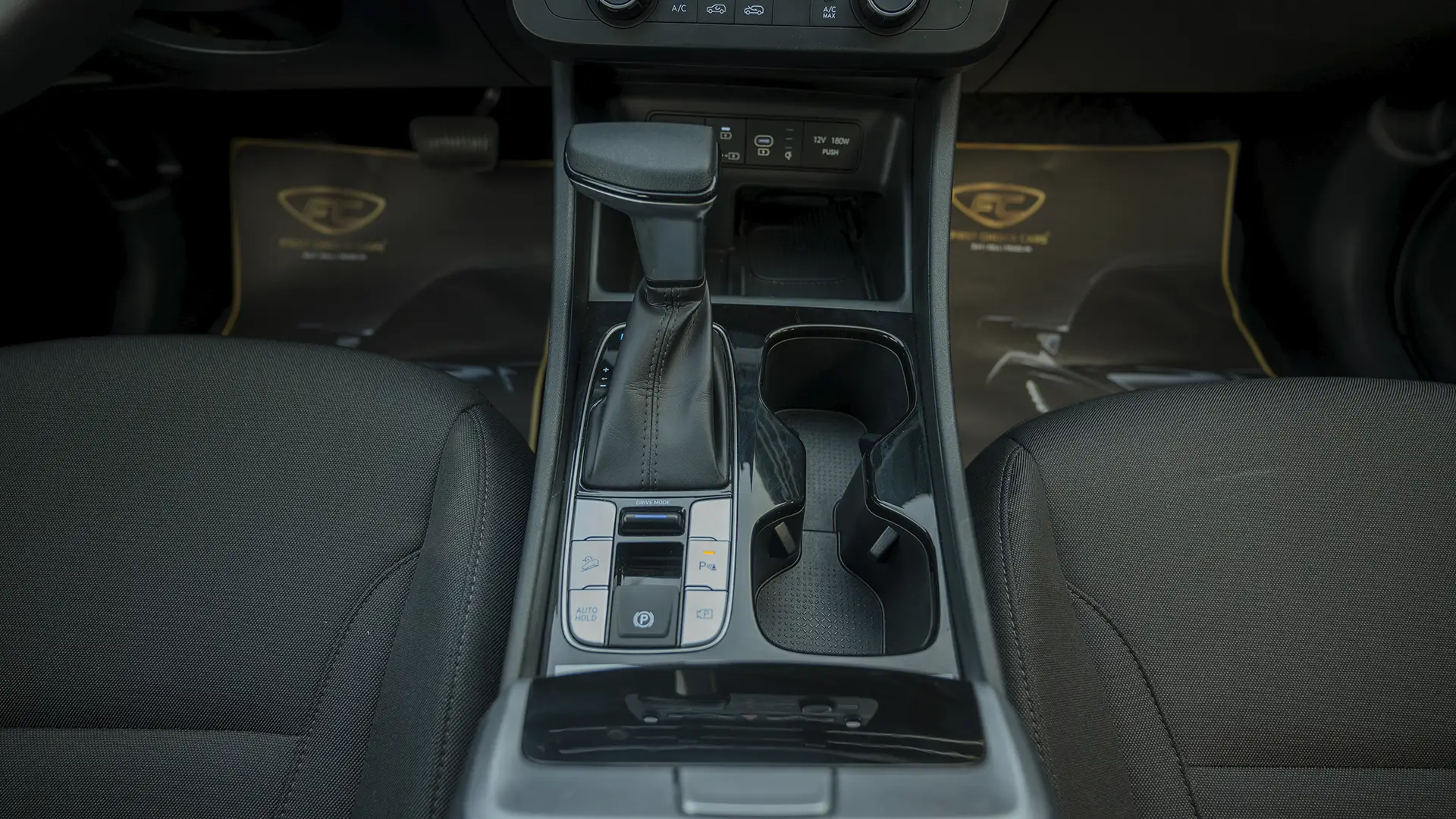 Used 2025 Hyundai Tucson Smart in Silver – Center Console & Gear Shifter