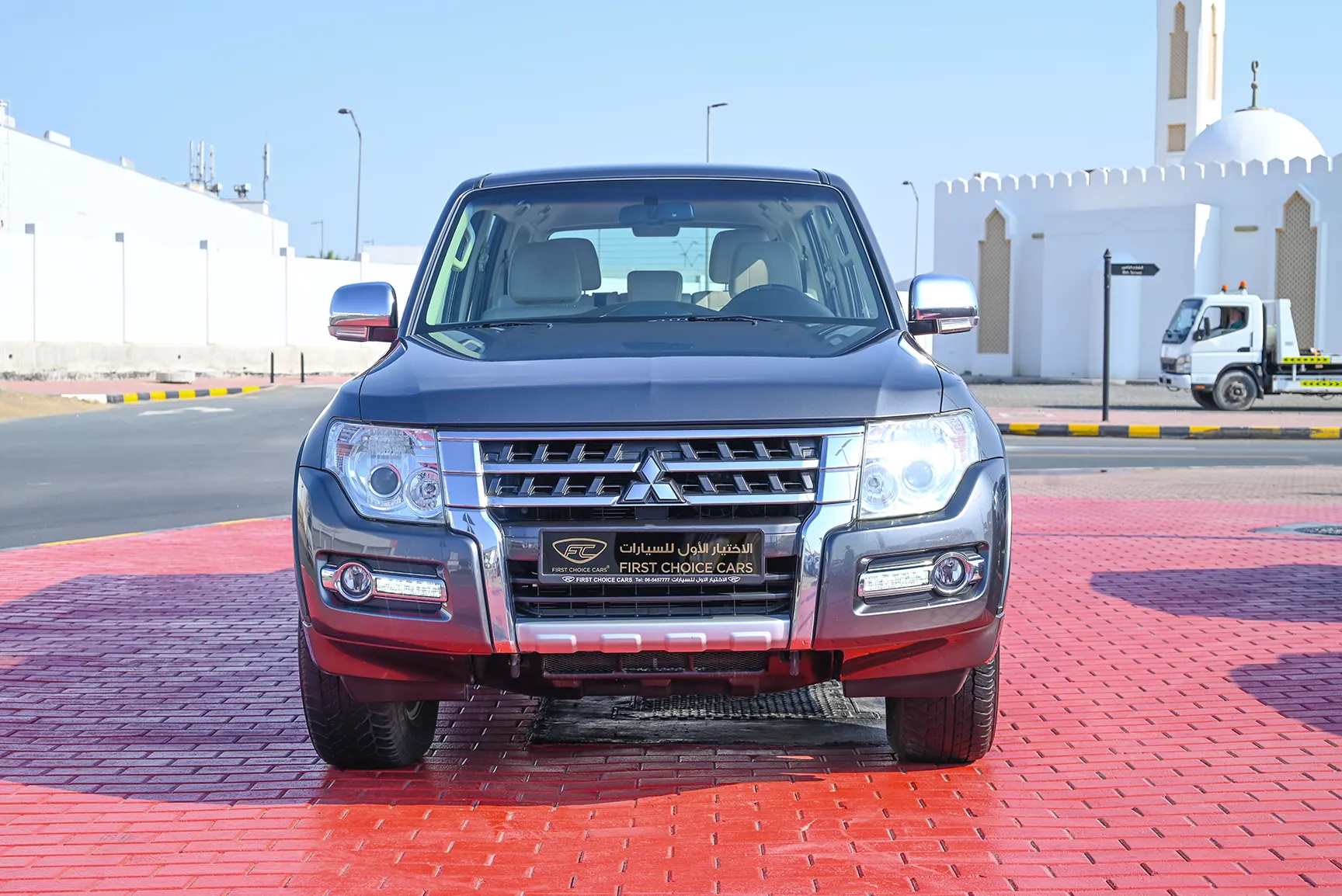 Used 2017 Mitsubishi PAJERO 3.5L GLS Silver – Front View at First Choice Cars Sharjah